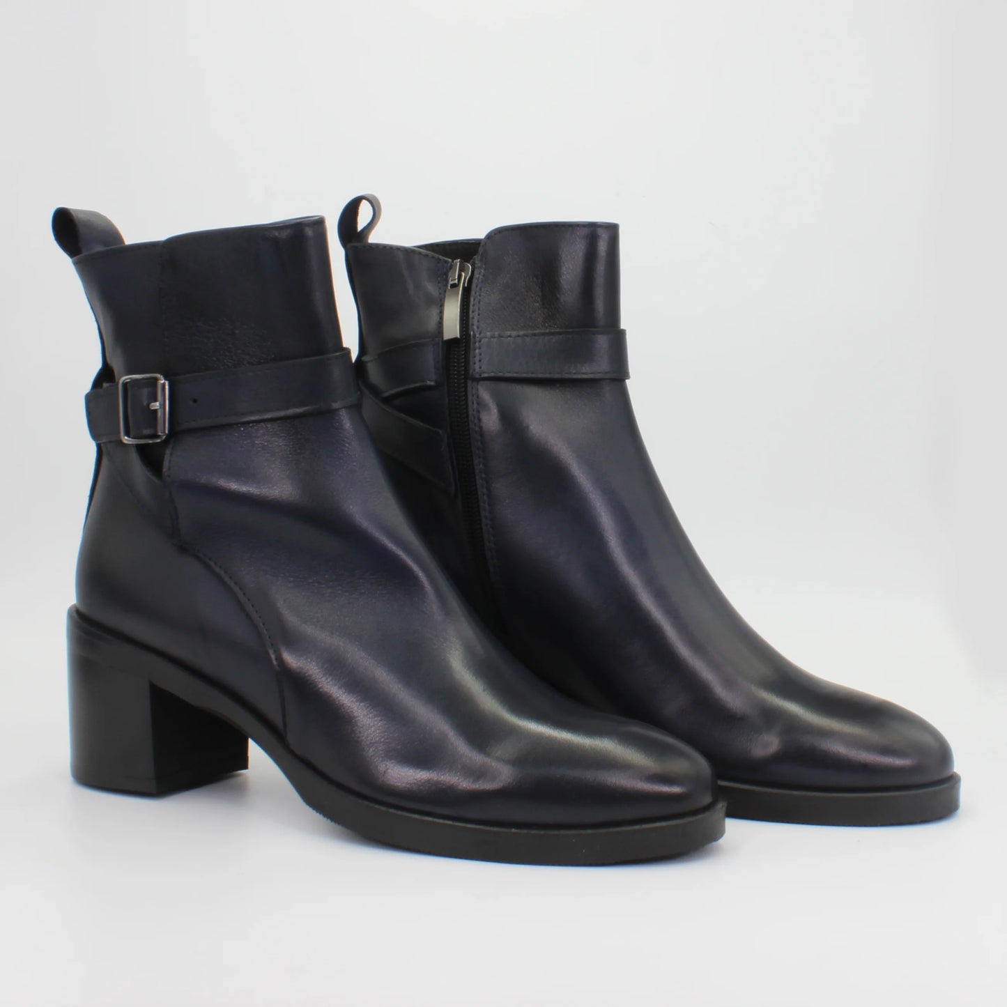 Shop Handmade Italian Leather Boot in Blue (GC2560) or browse our range of hand-made Italian boots for women in leather or suede in-store at Aliverti Cape Town, or shop online. We deliver in South Africa & offer multiple payment plans as well as accept multiple safe & secure payment methods.