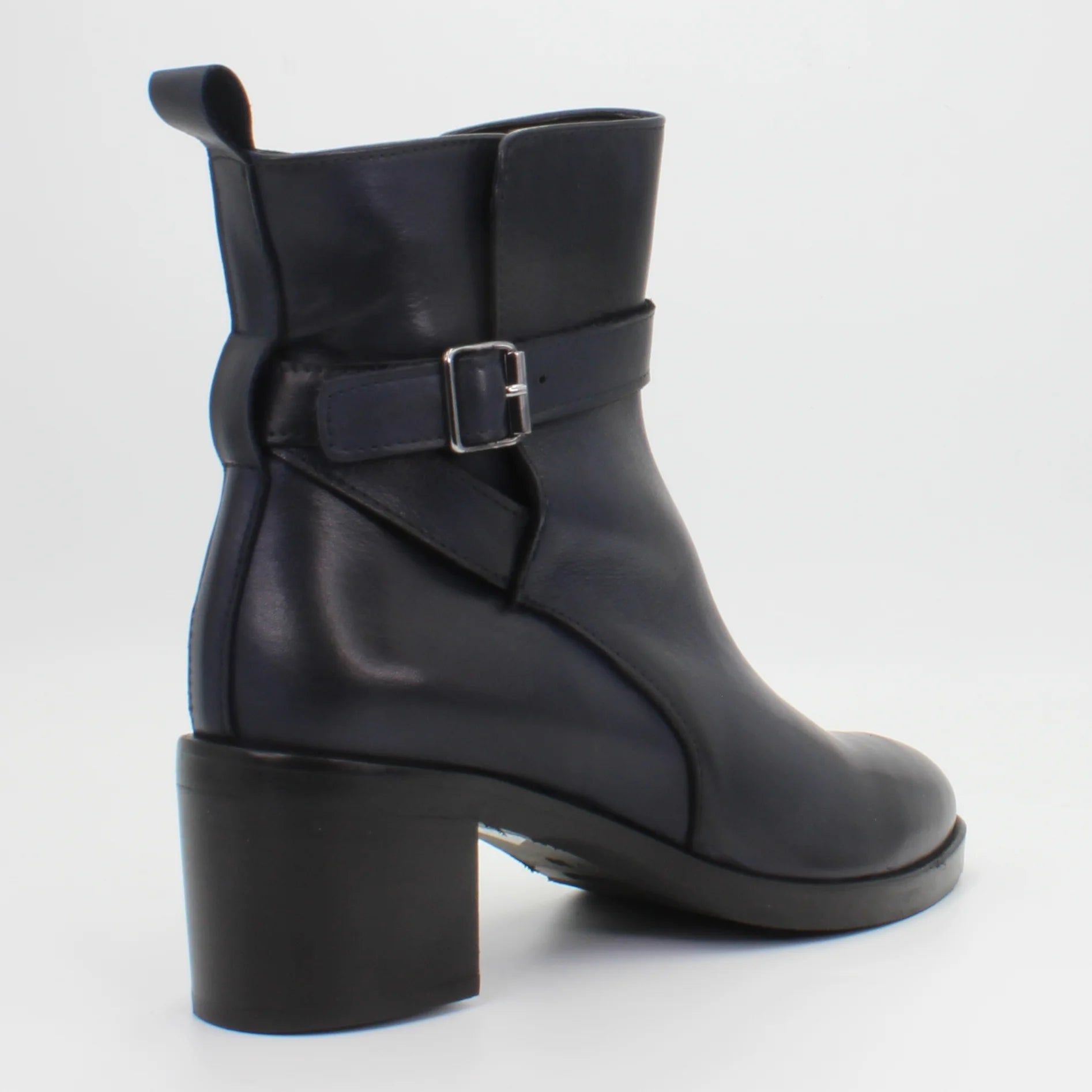 Shop Handmade Italian Leather Boot in Blue (GC2560) or browse our range of hand-made Italian boots for women in leather or suede in-store at Aliverti Cape Town, or shop online. We deliver in South Africa & offer multiple payment plans as well as accept multiple safe & secure payment methods.