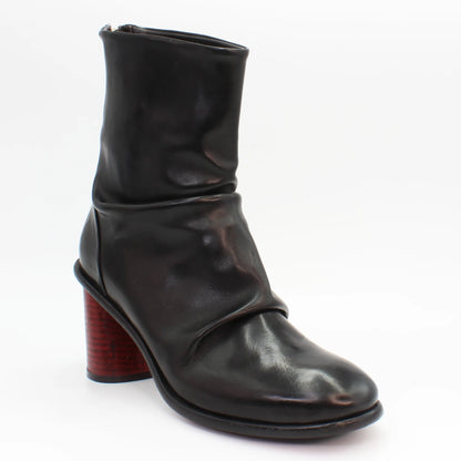 Ladies Italian made genuine leather ankle boot with 7.5cm heel in black made in Italy exclusively for Aliverti