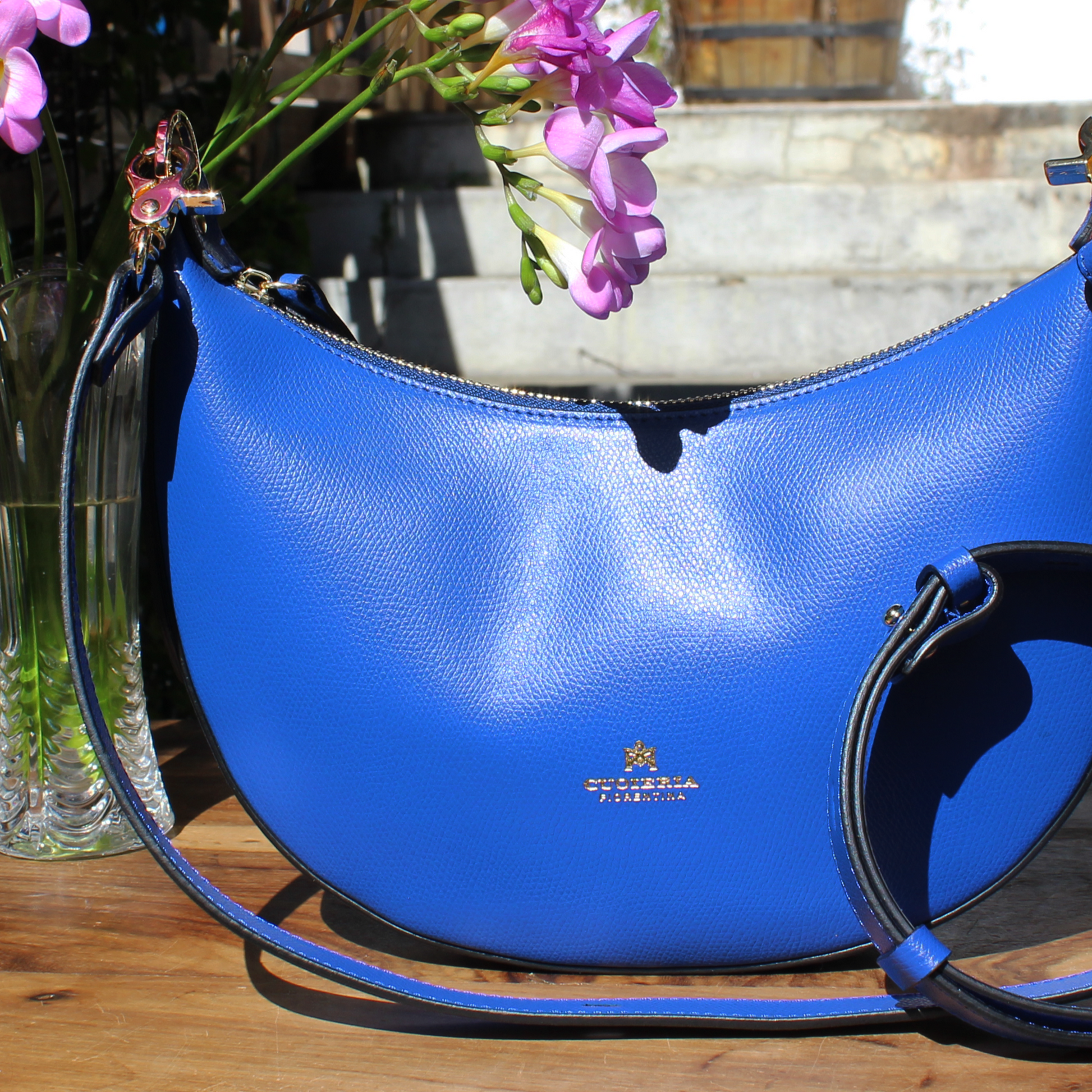 Shop Womens Italian-made Leather Eva Small Hobo Handbag in Blu (5825420) or browse our range of hand-made Italian handbags for women in-store at Aliverti Cape Town, or shop online.   We deliver in South Africa & offer multiple payment plans as well as accept multiple safe & secure payment methods.