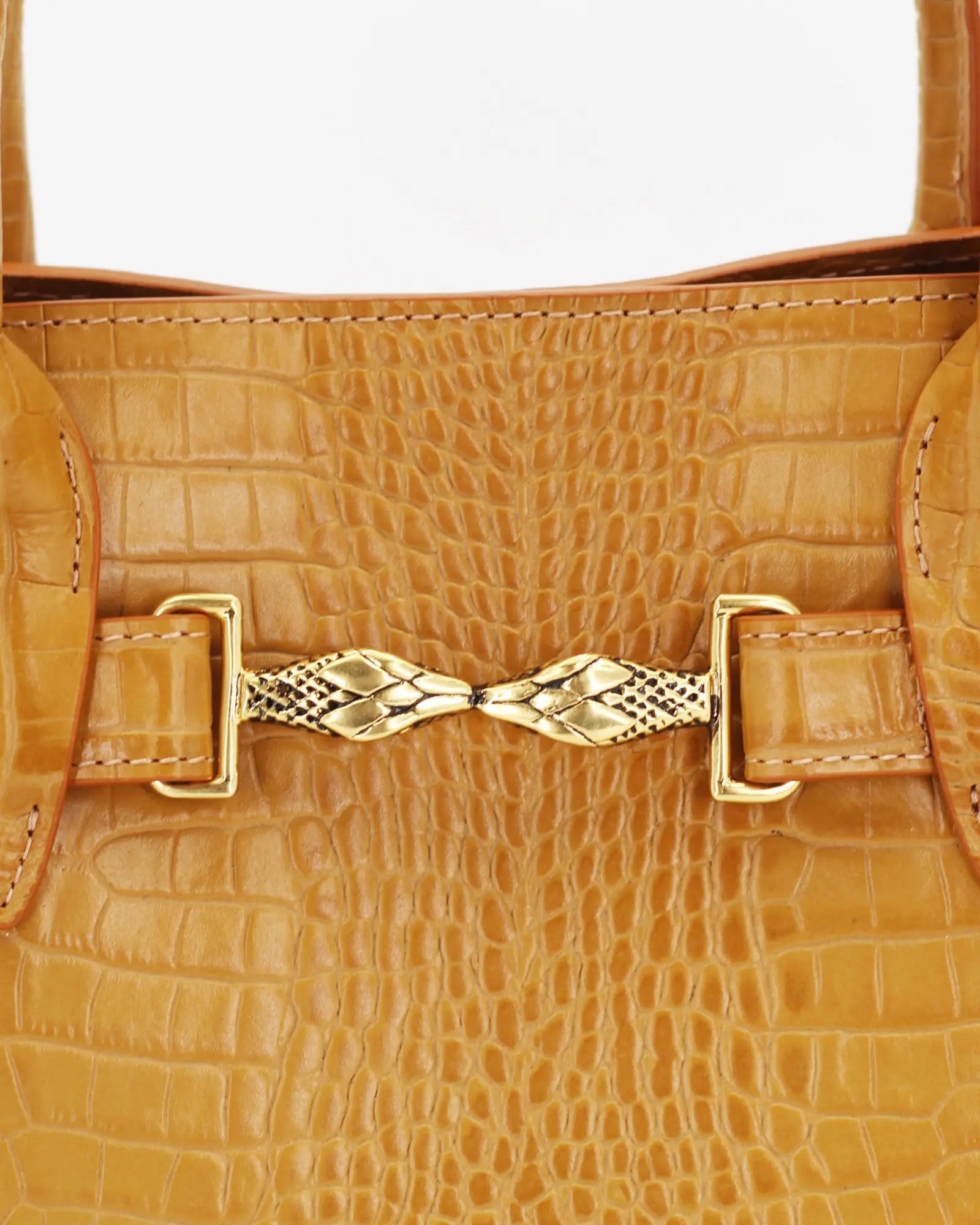 Mini bag made of precious lambskin with a crumpled effect and a delicate glossy finish, with double handles and a removable leather shoulder strap.


The bag is embellished on both the front and back with the iconic Tramontano archive accessory, in handcrafted gold-plated brass.
Top closure with magnet.

Microfiber lining.&nbsp;Gold-finish accessories.

Material:&nbsp;Moon lamb
Dimensions:&nbsp;25x13x10.5 cm