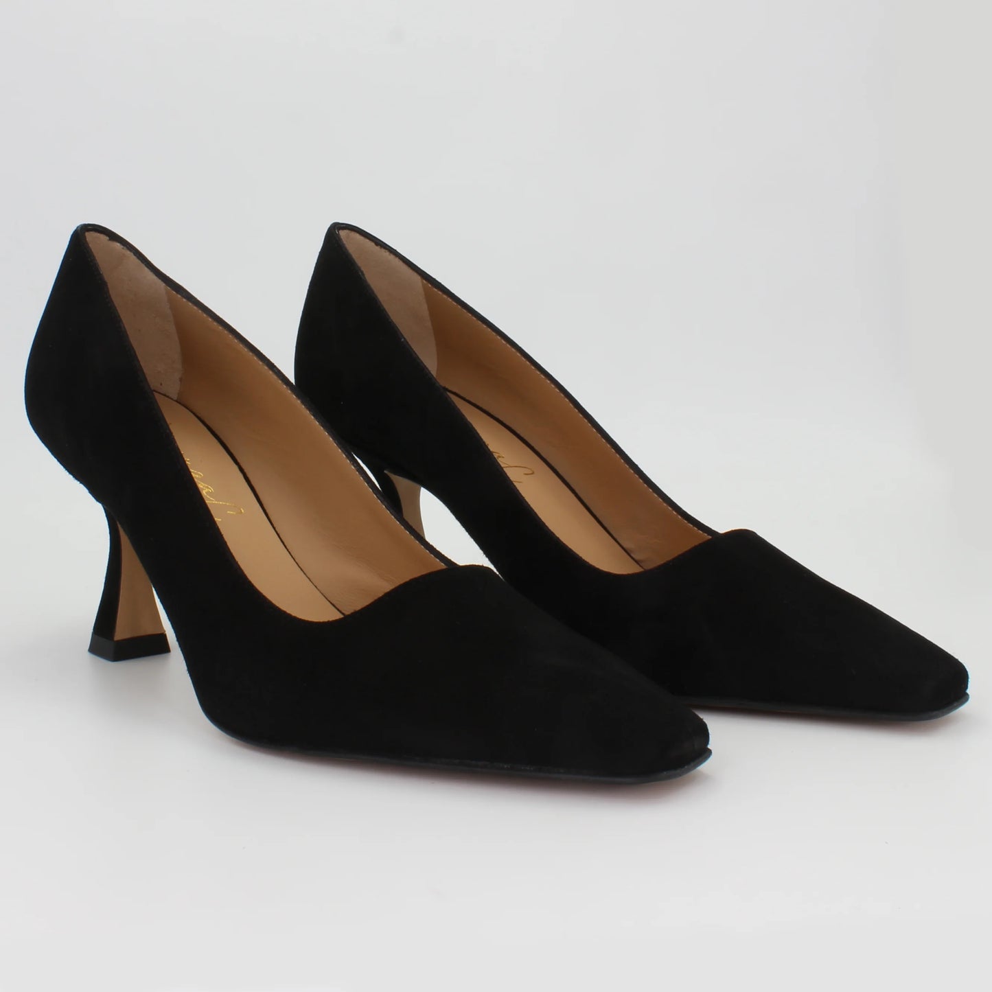 Shop Handmade Italian Leather Suede Heel in Nero (V51) or browse our range of hand-made Italian shoes for women in leather or suede in-store at Aliverti Cape Town, or shop online. We deliver in South Africa & offer multiple payment plans as well as accept multiple safe & secure payment methods.