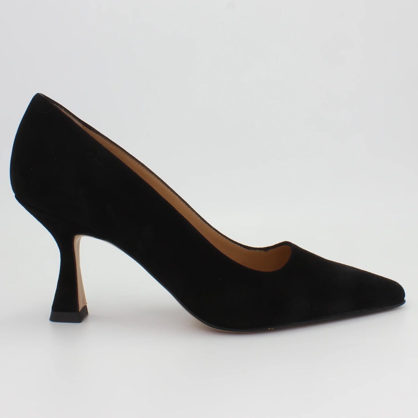 Shop Handmade Italian Leather Suede Heel in Nero (V51) or browse our range of hand-made Italian shoes for women in leather or suede in-store at Aliverti Cape Town, or shop online. We deliver in South Africa & offer multiple payment plans as well as accept multiple safe & secure payment methods.