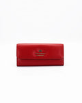 Long wallet with flap closure and zipped coin purse. Elegant, functional and refined, with multiple card slots, document pockets and a zipped coin compartment. Everything you need, beautifully organised.

Internal details: 10 credit card slots, 2 lateral document pockets and snap button closure.

External details: zipped coin purse, flap closure and gold embossed logo.

Lining: customised internal slot in silk.

Palmellato leather is a distinctive texture of calfskin, created by imprinting its characteristi
