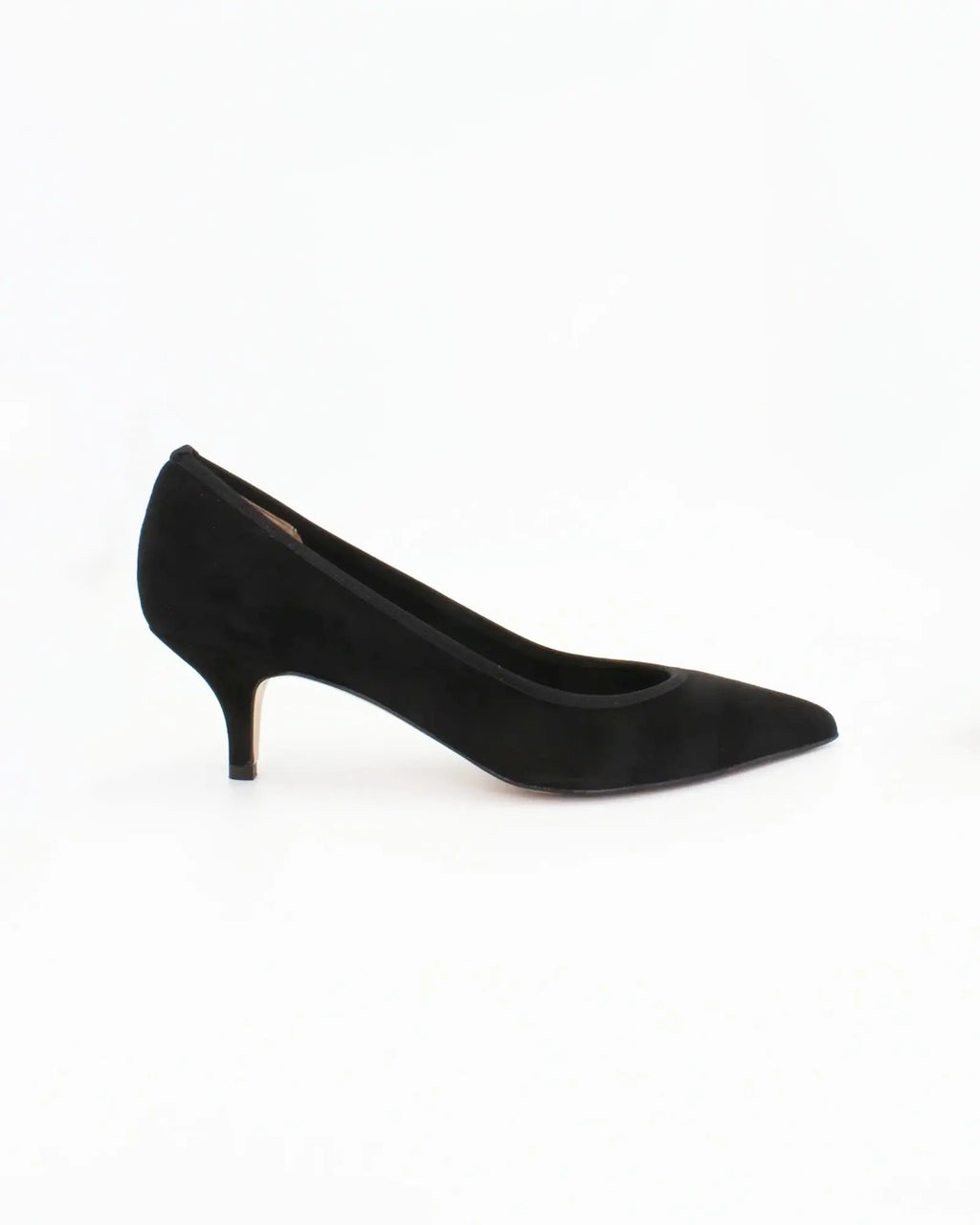 Shop Handmade Italian Leather Women's Low Court Heel in Suede Nero Black (CR543) or browse our range of hand-made Italian shoes for women in leather or suede in-store at Aliverti Cape Town, or shop online. We deliver in South Africa & offer multiple payment plans as well as accept multiple safe & secure payment methods.