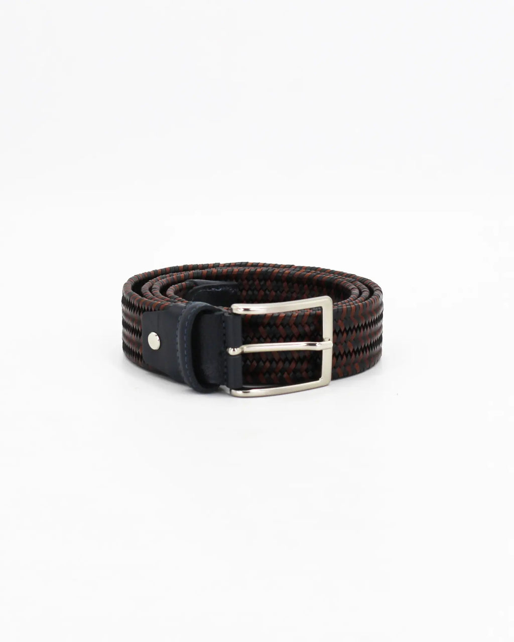 Classic and always fashionable, this leather belt is very versatile and goes easily with any look. The special processing of the leather makes it perfect for embellishing all outfits, from causal to elegant.

Square buckle with nickel finish.
Height: 3,5 Cm.

See the size guide for a correct choice, in case of doubt it is recommended to opt for the larger size.

Vegetable tanning is the oldest and most genuine leather processing technique. Performed with natural tannins extracted from tree bark this type of