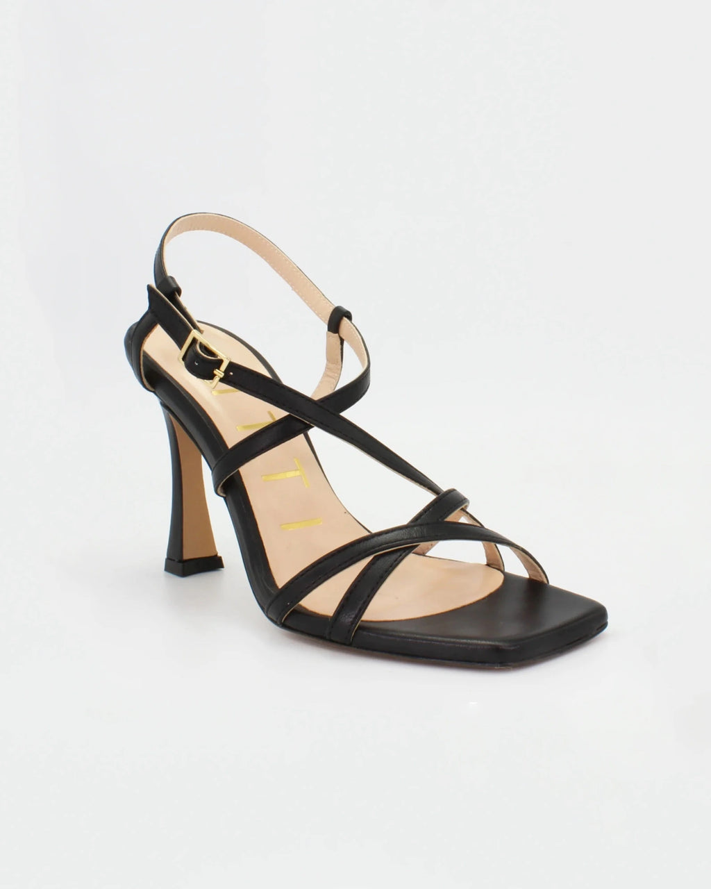 Shop Handmade Italian Leather High Heel in Nero (MP26102) or browse our range of hand-made Italian shoes for women in leather or suede in-store at Aliverti Cape Town, or shop online. We deliver in South Africa & offer multiple payment plans as well as accept multiple safe & secure payment methods.