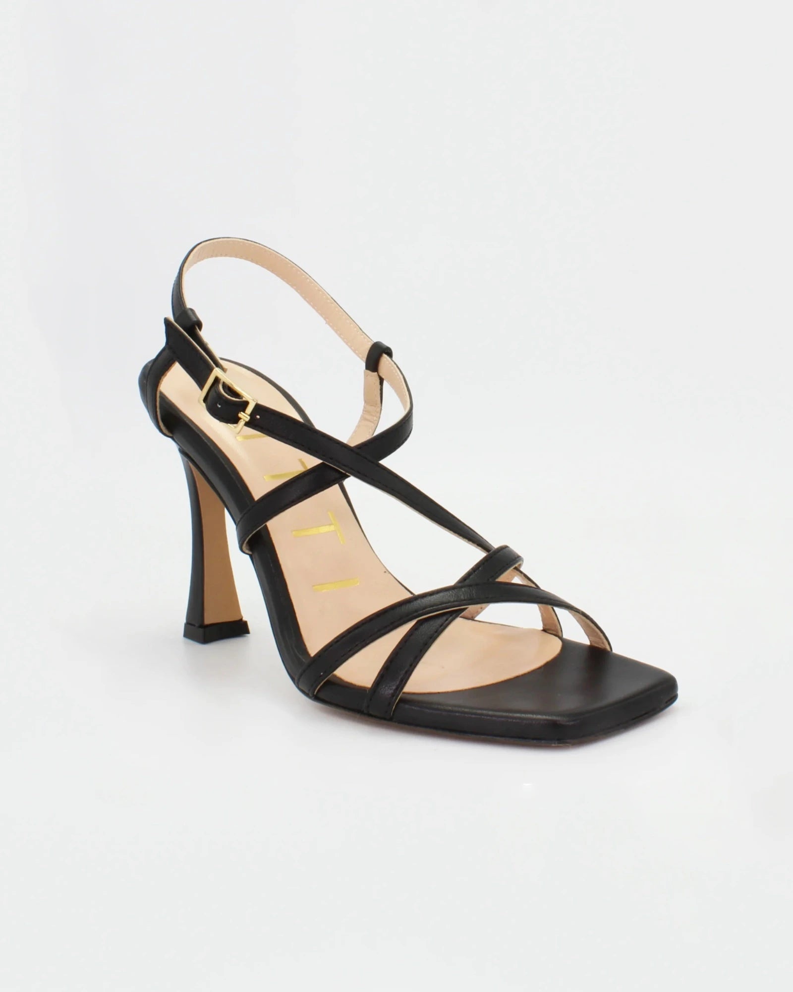 Shop Handmade Italian Leather High Heel in Nero (MP26102) or browse our range of hand-made Italian shoes for women in leather or suede in-store at Aliverti Cape Town, or shop online. We deliver in South Africa & offer multiple payment plans as well as accept multiple safe & secure payment methods.