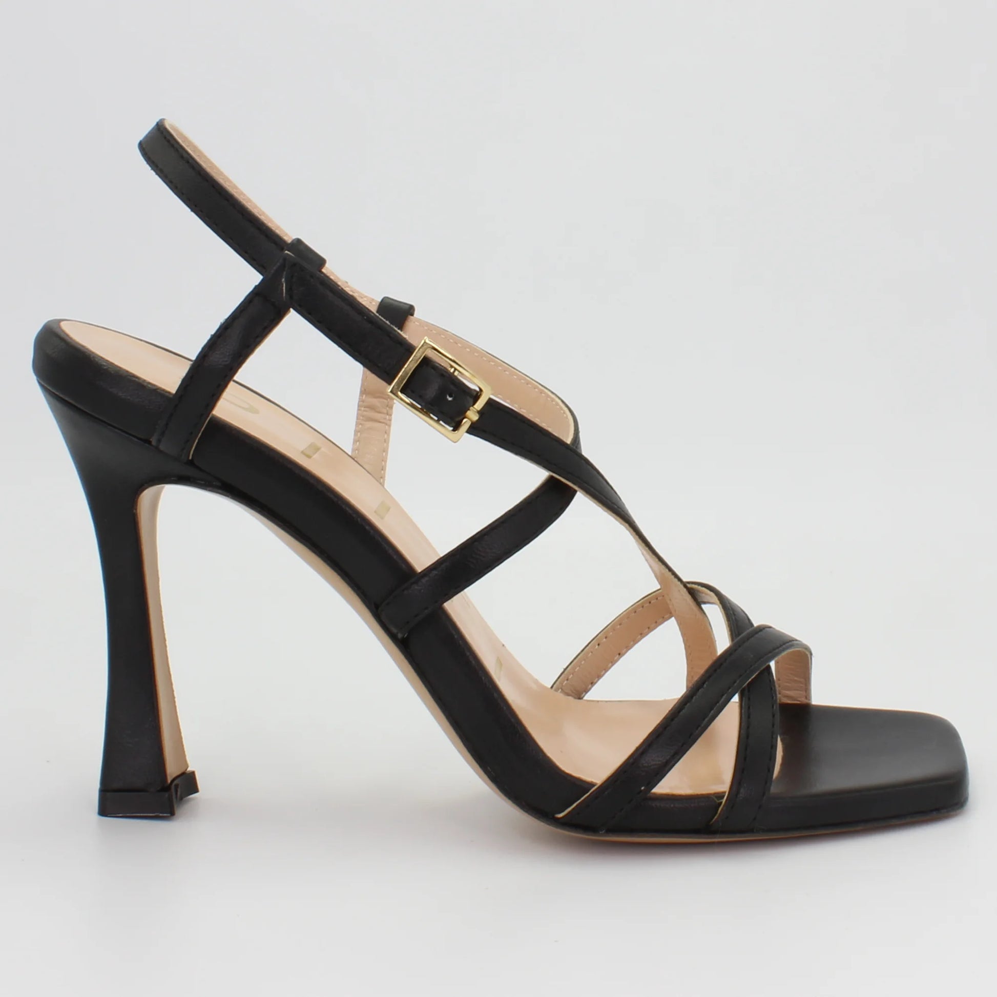 Shop Handmade Italian Leather High Heel in Nero (MP26102) or browse our range of hand-made Italian shoes for women in leather or suede in-store at Aliverti Cape Town, or shop online. We deliver in South Africa & offer multiple payment plans as well as accept multiple safe & secure payment methods.
