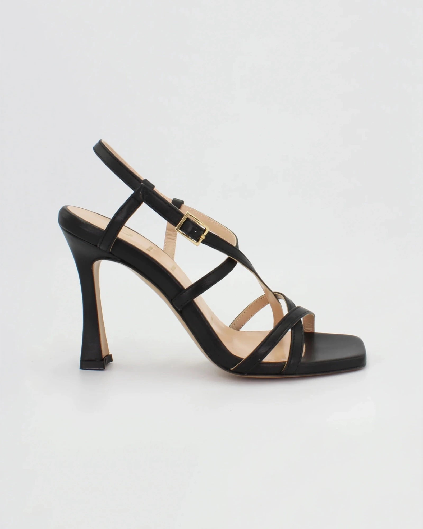 Shop Handmade Italian Leather High Heel in Nero (MP26102) or browse our range of hand-made Italian shoes for women in leather or suede in-store at Aliverti Cape Town, or shop online. We deliver in South Africa & offer multiple payment plans as well as accept multiple safe & secure payment methods.