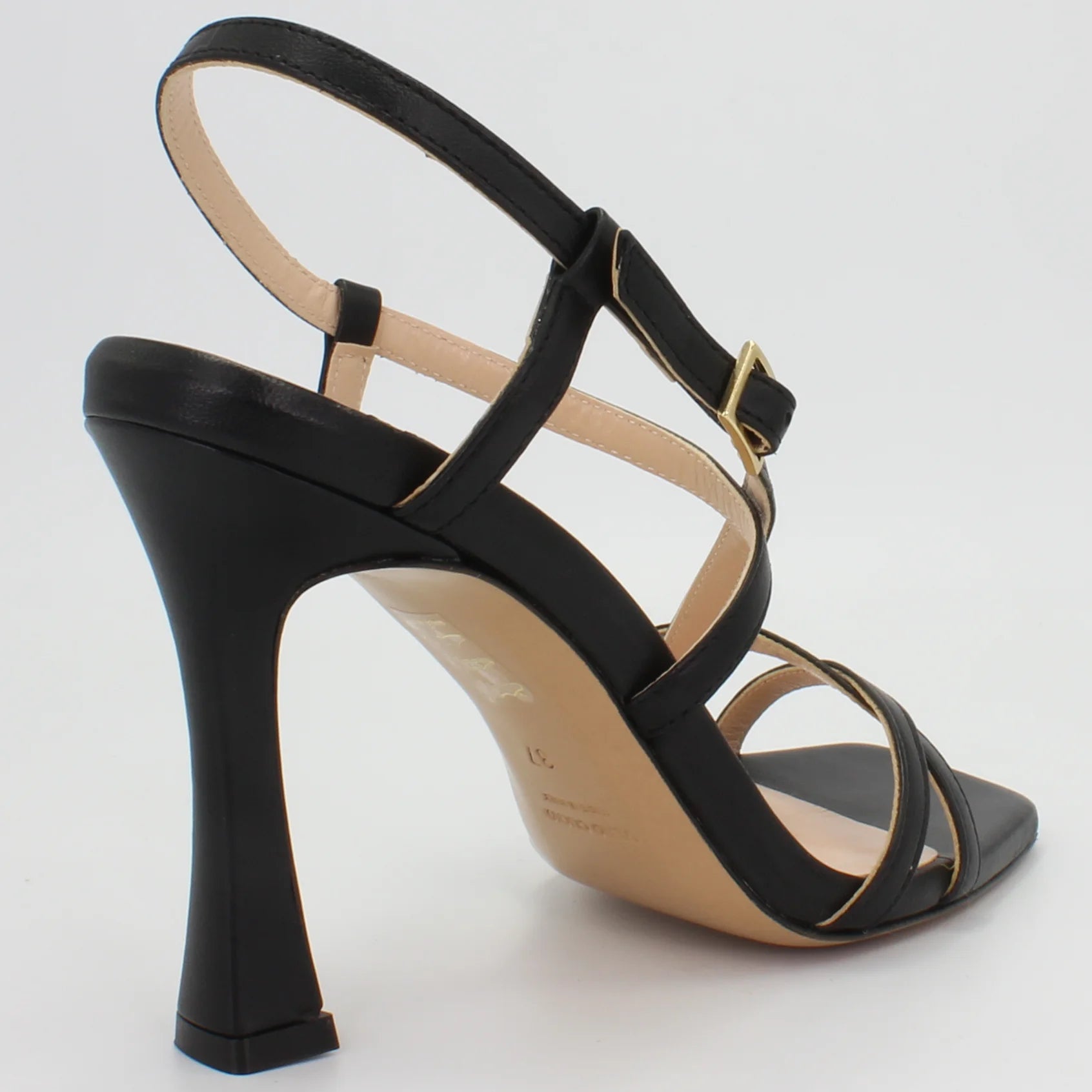 Shop Handmade Italian Leather High Heel in Nero (MP26102) or browse our range of hand-made Italian shoes for women in leather or suede in-store at Aliverti Cape Town, or shop online. We deliver in South Africa & offer multiple payment plans as well as accept multiple safe & secure payment methods.