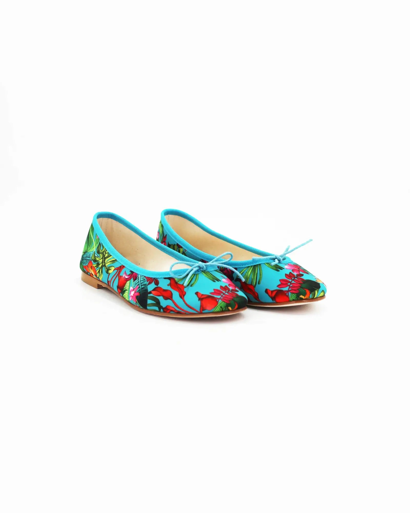  Shop Handmade Italian Leather Women's Ballerina Pump in Neoprene Floral Blue or browse our range of hand-made Italian shoes in leather or suede in-store at Aliverti Cape Town, or shop online. We deliver in South Africa & offer multiple payment plans as well as accept multiple safe & secure payment methods.