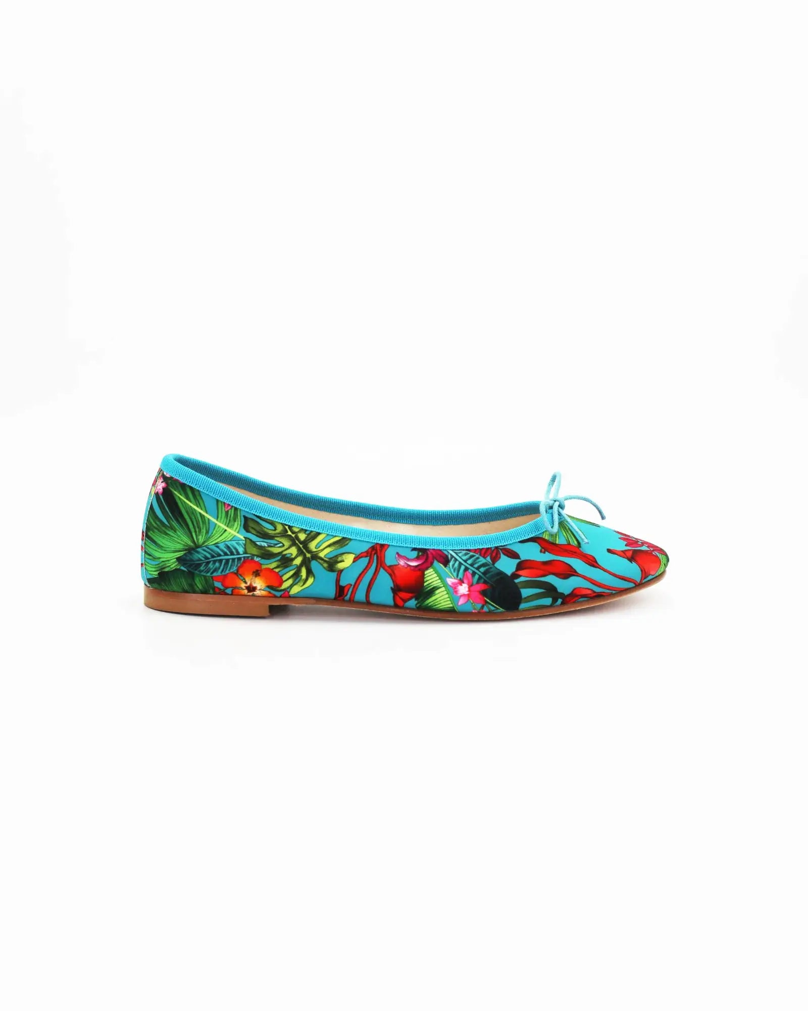  Shop Handmade Italian Leather Women's Ballerina Pump in Neoprene Floral Blue or browse our range of hand-made Italian shoes in leather or suede in-store at Aliverti Cape Town, or shop online. We deliver in South Africa & offer multiple payment plans as well as accept multiple safe & secure payment methods.