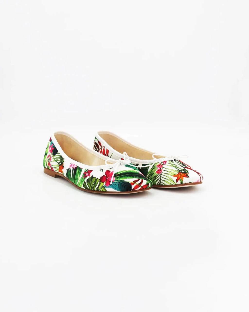  Shop Handmade Italian Leather Women's Ballerina Pump in Neoprene Floral White or browse our range of hand-made Italian shoes in leather or suede in-store at Aliverti Cape Town, or shop online. We deliver in South Africa & offer multiple payment plans as well as accept multiple safe & secure payment methods.