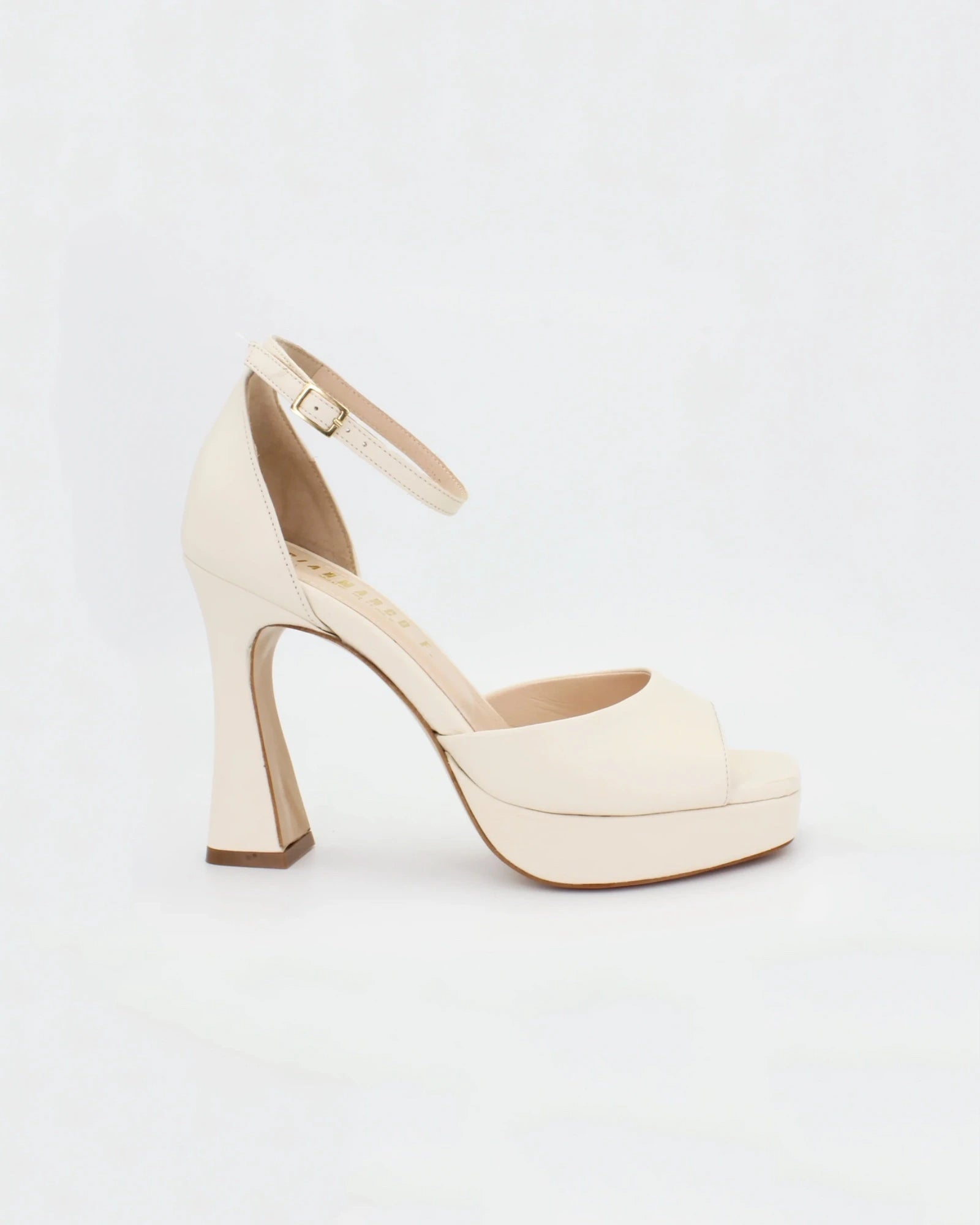 Shop Handmade Italian Leather Platform High Heel in Kiss (M806)or browse our range of hand-made Italian shoes for women in leather or suede in-store at Aliverti Cape Town, or shop online. We deliver in South Africa & offer multiple payment plans as well as accept multiple safe & secure payment methods.