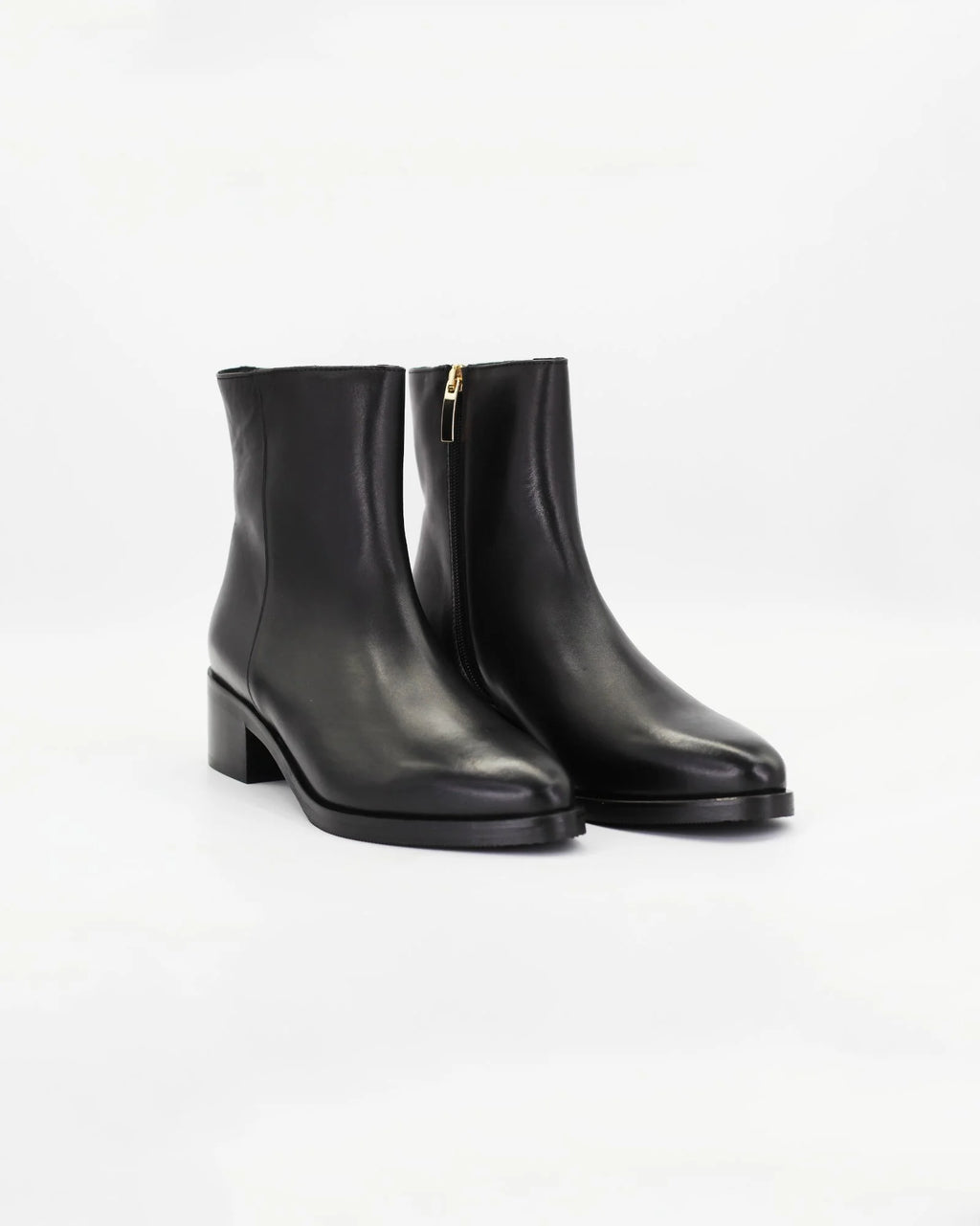 Shop Handmade Italian Leather Women's Block Heel Ankle Boot in Calf Leather Nero or browse our range of hand-made Italian shoes in leather or suede in-store at Aliverti Cape Town, or shop online. We deliver in South Africa & offer multiple payment plans as well as accept multiple safe & secure payment methods.