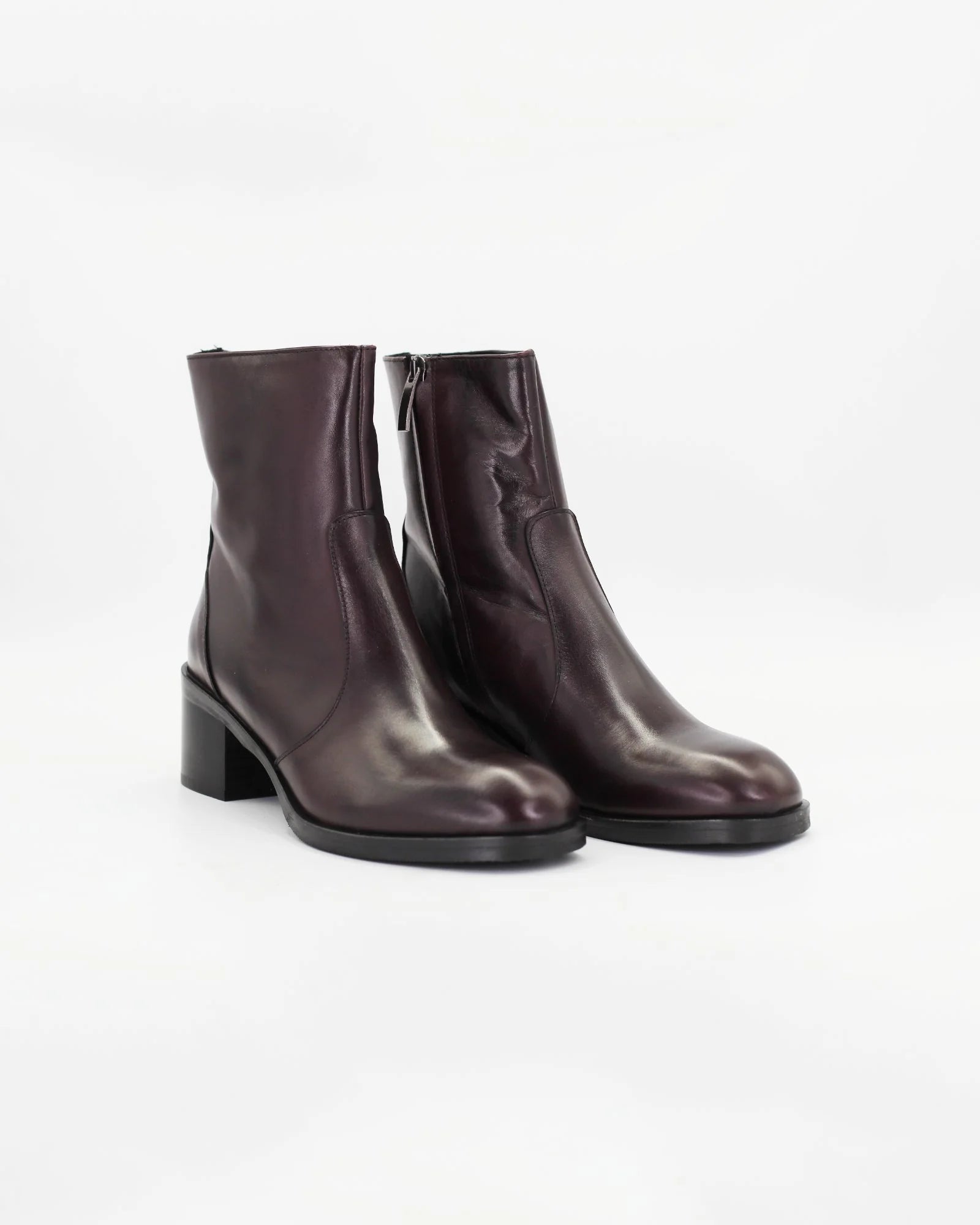Shop Handmade Italian Leather Women's Block Heel Ankle Boot in Calf Leather Burgundy or browse our range of hand-made Italian shoes in leather or suede in-store at Aliverti Cape Town, or shop online. We deliver in South Africa & offer multiple payment plans as well as accept multiple safe & secure payment methods.