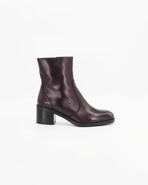 Shop Handmade Italian Leather Women's Block Heel Ankle Boot in Calf Leather Burgundy or browse our range of hand-made Italian shoes in leather or suede in-store at Aliverti Cape Town, or shop online. We deliver in South Africa & offer multiple payment plans as well as accept multiple safe & secure payment methods.