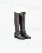  Shop Handmade Italian Leather Women's Pointed Toe Boot in Calf Leather Dark Brown or browse our range of hand-made Italian shoes in leather or suede in-store at Aliverti Cape Town, or shop online. We deliver in South Africa & offer multiple payment plans as well as accept multiple safe & secure payment methods.
