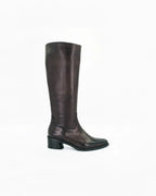  Shop Handmade Italian Leather Women's Pointed Toe Boot in Calf Leather Dark Brown or browse our range of hand-made Italian shoes in leather or suede in-store at Aliverti Cape Town, or shop online. We deliver in South Africa & offer multiple payment plans as well as accept multiple safe & secure payment methods.