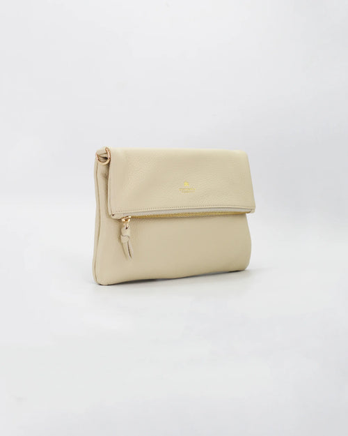 Description
Slim profile for this glamorous Maxi Velvet clutch with envelope architecture, perfect for any social occasion. With its soft yet fashionable touch, it is the stylish companion for evenings when you need a touch of style to brighten up your look. It is perfect for adding a touch of elegance to your leisure outfits.

Composition
This soft full-grain calfskin, is worked to obtain an uniform grain, called tumbled leather. The remarkable fullness and roundness of the hand make it perfect for all use