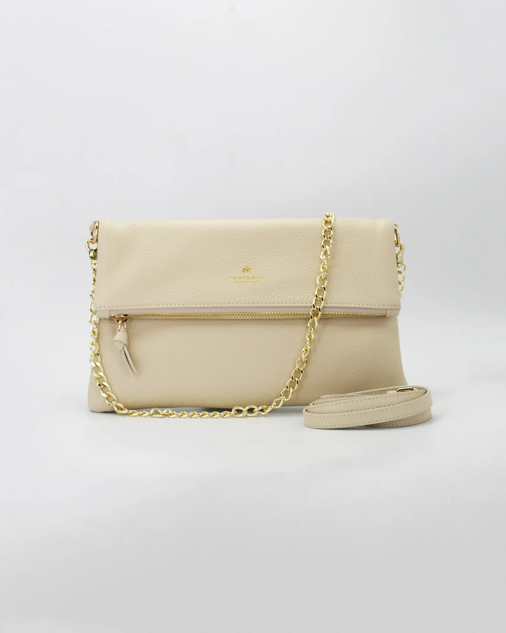Description
Slim profile for this glamorous Maxi Velvet clutch with envelope architecture, perfect for any social occasion. With its soft yet fashionable touch, it is the stylish companion for evenings when you need a touch of style to brighten up your look. It is perfect for adding a touch of elegance to your leisure outfits.

Composition
This soft full-grain calfskin, is worked to obtain an uniform grain, called tumbled leather. The remarkable fullness and roundness of the hand make it perfect for all use