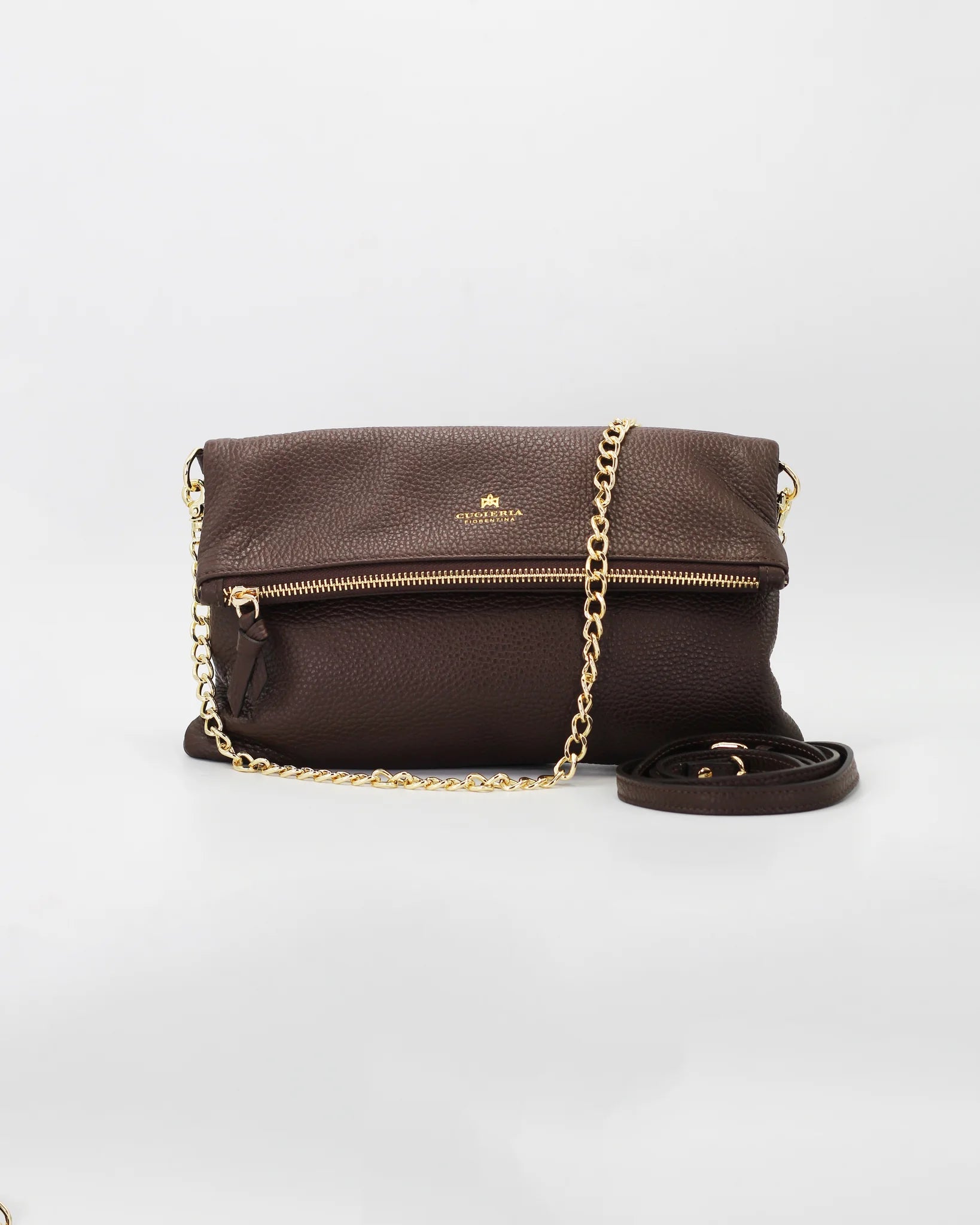 Description
Slim profile for this glamorous Mini Velvet clutch with envelope architecture, perfect for any social occasion. With its soft yet fashionable touch, it is the stylish companion for evenings when you need a touch of style to brighten up your look. It is perfect for adding a touch of elegance to your leisure outfits.

Composition
This soft full-grain calfskin, is worked to obtain an uniform grain, called tumbled leather. The remarkable fullness and roundness of the hand make it perfect for all use
