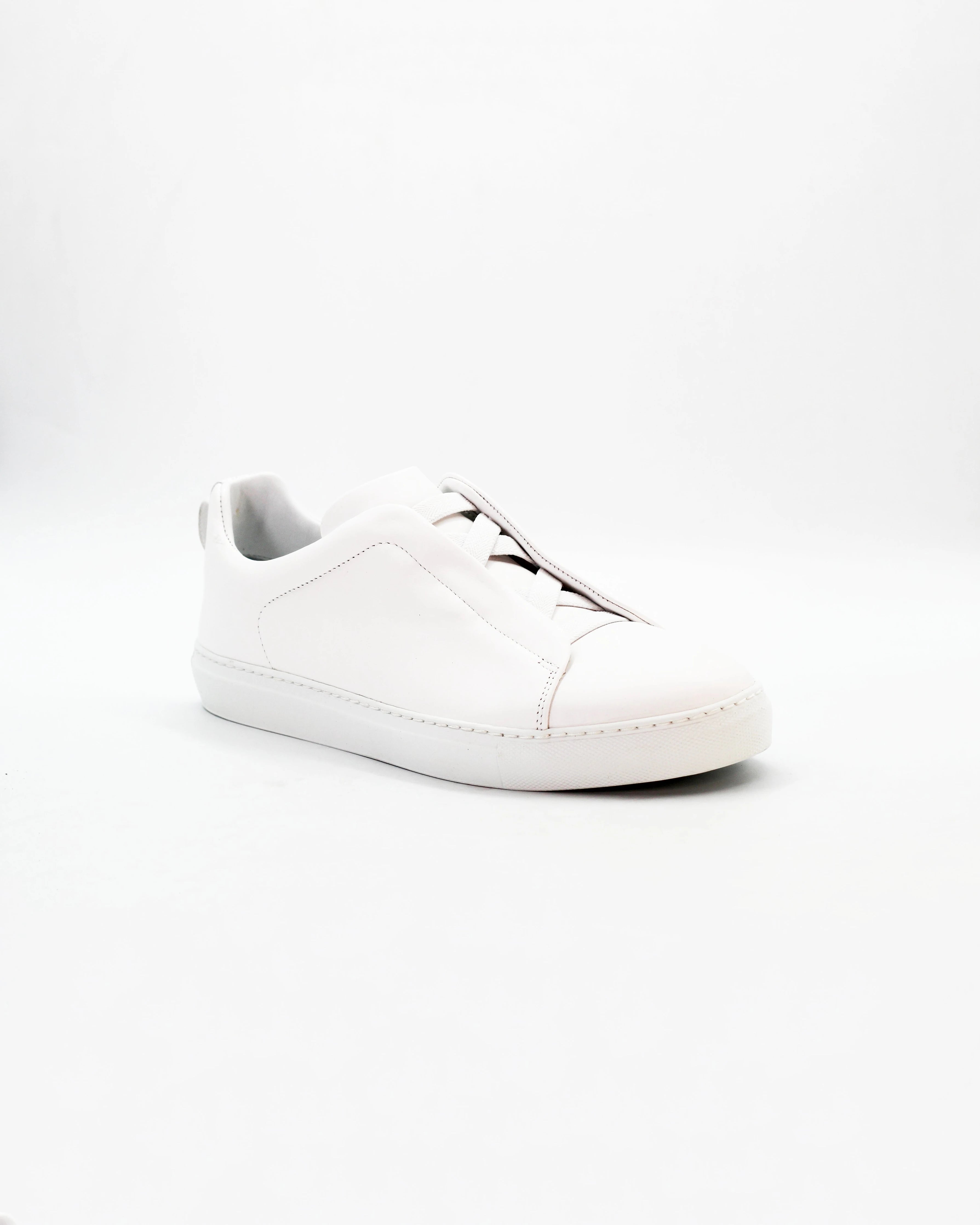 Shop Men's Laceless Sneaker in Leather Bianco or browse our range of hand-made Italian shoes in leather or suede in-store at Aliverti Cape Town, or shop online. We deliver in South Africa & offer multiple payment plans as well as accept multiple safe & secure payment methods.