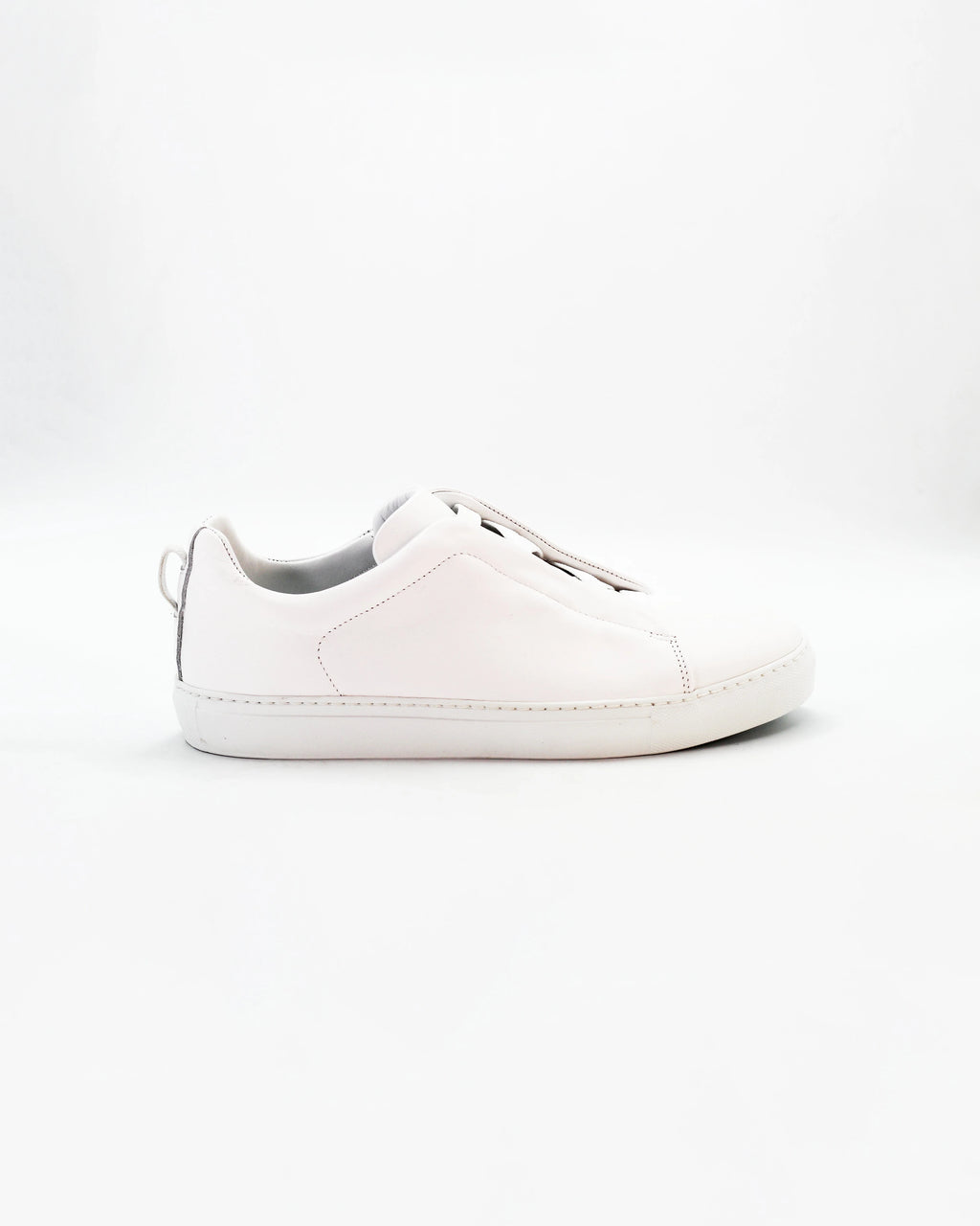 Shop Men's Laceless Sneaker in Leather Bianco or browse our range of hand-made Italian shoes in leather or suede in-store at Aliverti Cape Town, or shop online. We deliver in South Africa & offer multiple payment plans as well as accept multiple safe & secure payment methods.