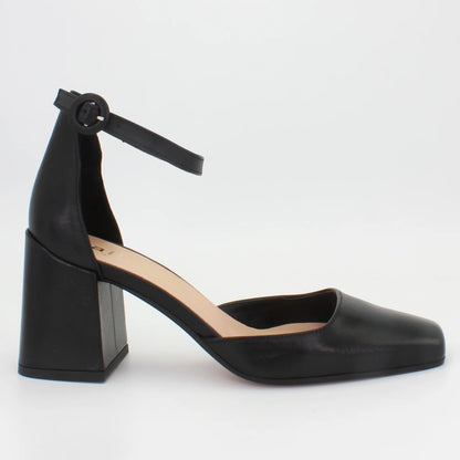 Shop Handmade Italian Leather block heel in nero nappa (SACHA7) or browse our range of hand-made Italian shoes in leather or suede in-store at Aliverti Cape Town, or shop online. We deliver in South Africa & offer multiple payment plans as well as accept multiple safe & secure payment methods.