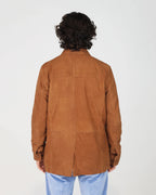 The Fusaro Antonio Men's Utility Jacket in Tabacco is a rugged yet refined layering piece that brings effortless character to any outfit. Cut in a rich tobacco-brown suede-effect fabric, this utility jacket features a classic shirt collar, button-through front and four front patch pockets for a functional, workwear-inspired aesthetic. The relaxed regular fit makes it an ideal transitional piece — dressed up over a knit or kept casual with denim.