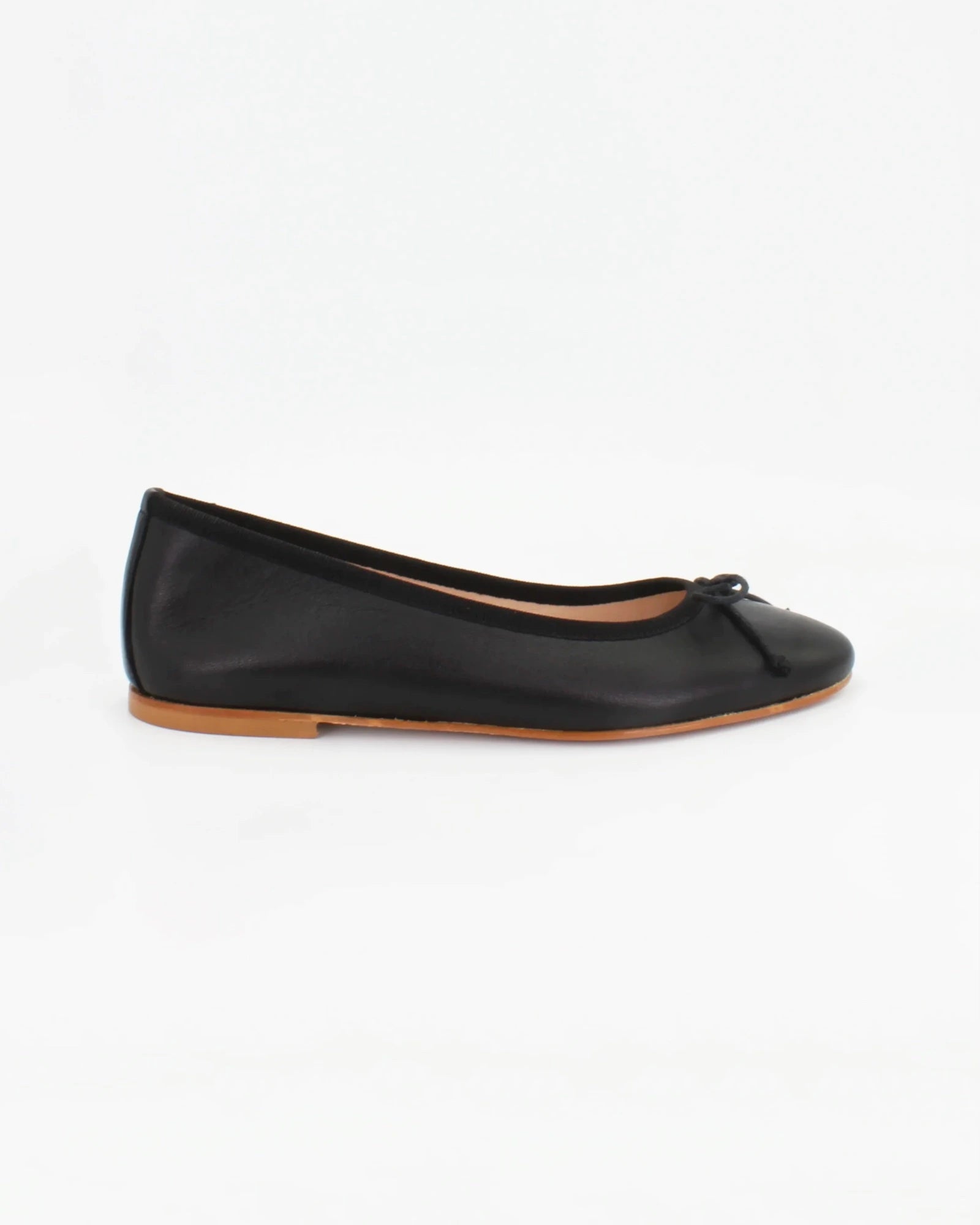 Shop Handmade Italian Leather ballerina pump in nero (ESE429) or browse our range of hand-made Italian shoes in leather or suede in-store at Aliverti Cape Town, or shop online. We deliver in South Africa & offer multiple payment plans as well as accept multiple safe & secure payment methods.
