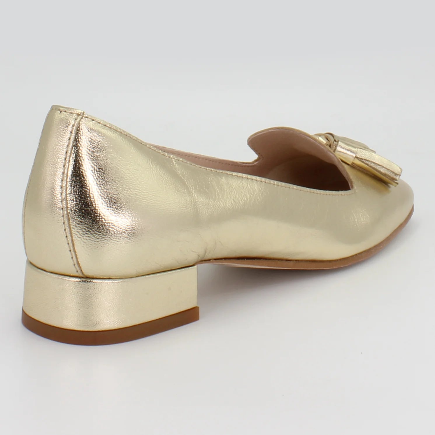 Shop Handmade Italian Leather tassle ballerina pump in platino gold (E328T) or browse our range of hand-made Italian shoes in leather or suede in-store at Aliverti Cape Town, or shop online. We deliver in South Africa & offer multiple payment plans as well as accept multiple safe & secure payment methods.