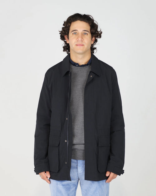 The Fusaro Antonio Rain Jacket in Sahara Blue is a sleek, functional layer built for unpredictable weather without compromising on style. Featuring a classic shirt collar, clean button-through front and a relaxed regular fit, this jacket transitions effortlessly from city streets to weekend adventures. The deep Sahara Blue tone makes it an easy layering piece over casual and smart-casual outfits alike.