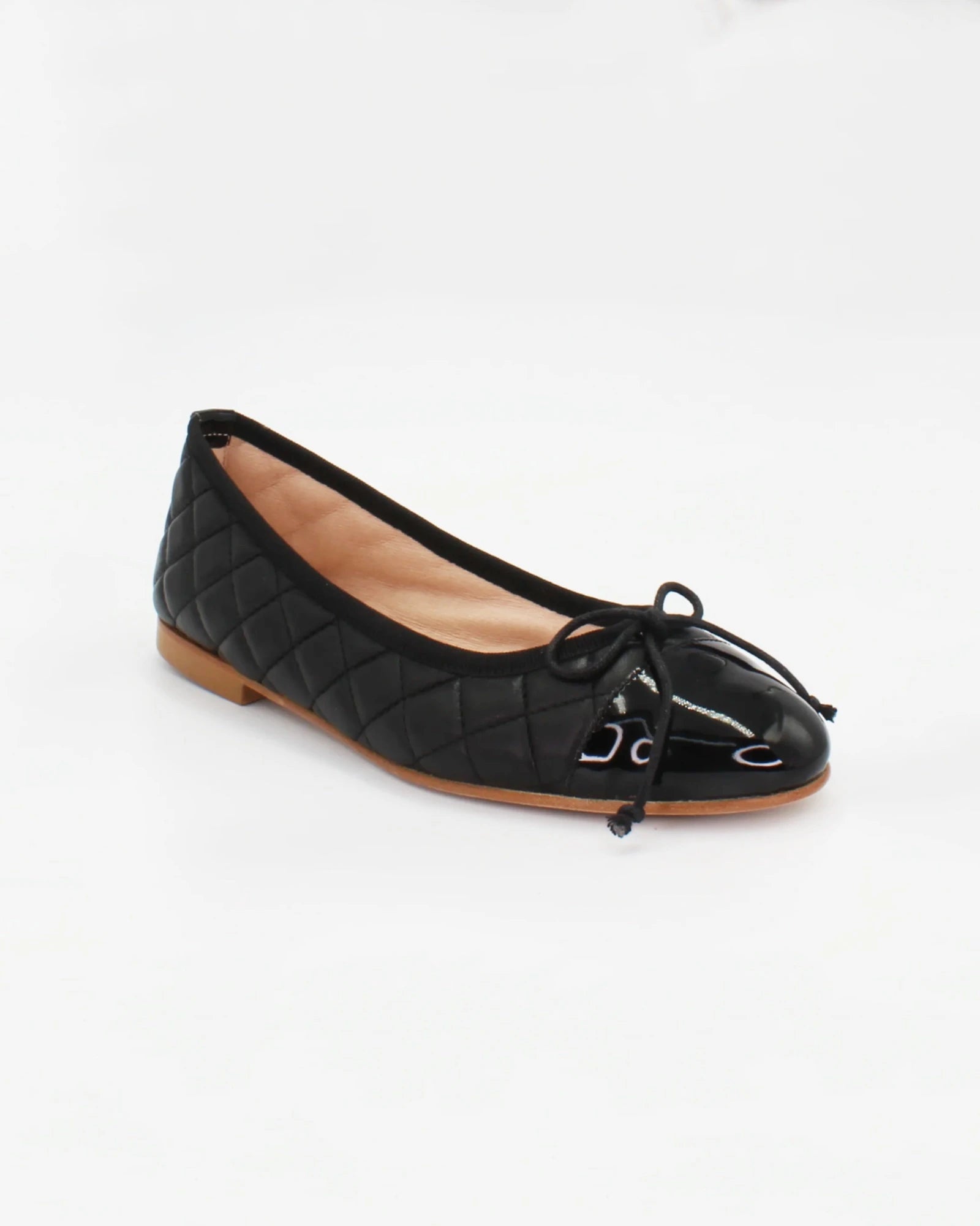 Shop Handmade Italian Leather ballerina pump in nero (ESE504) or browse our range of hand-made Italian shoes in leather or suede in-store at Aliverti Cape Town, or shop online. We deliver in South Africa & offer multiple payment plans as well as accept multiple safe & secure payment methods.