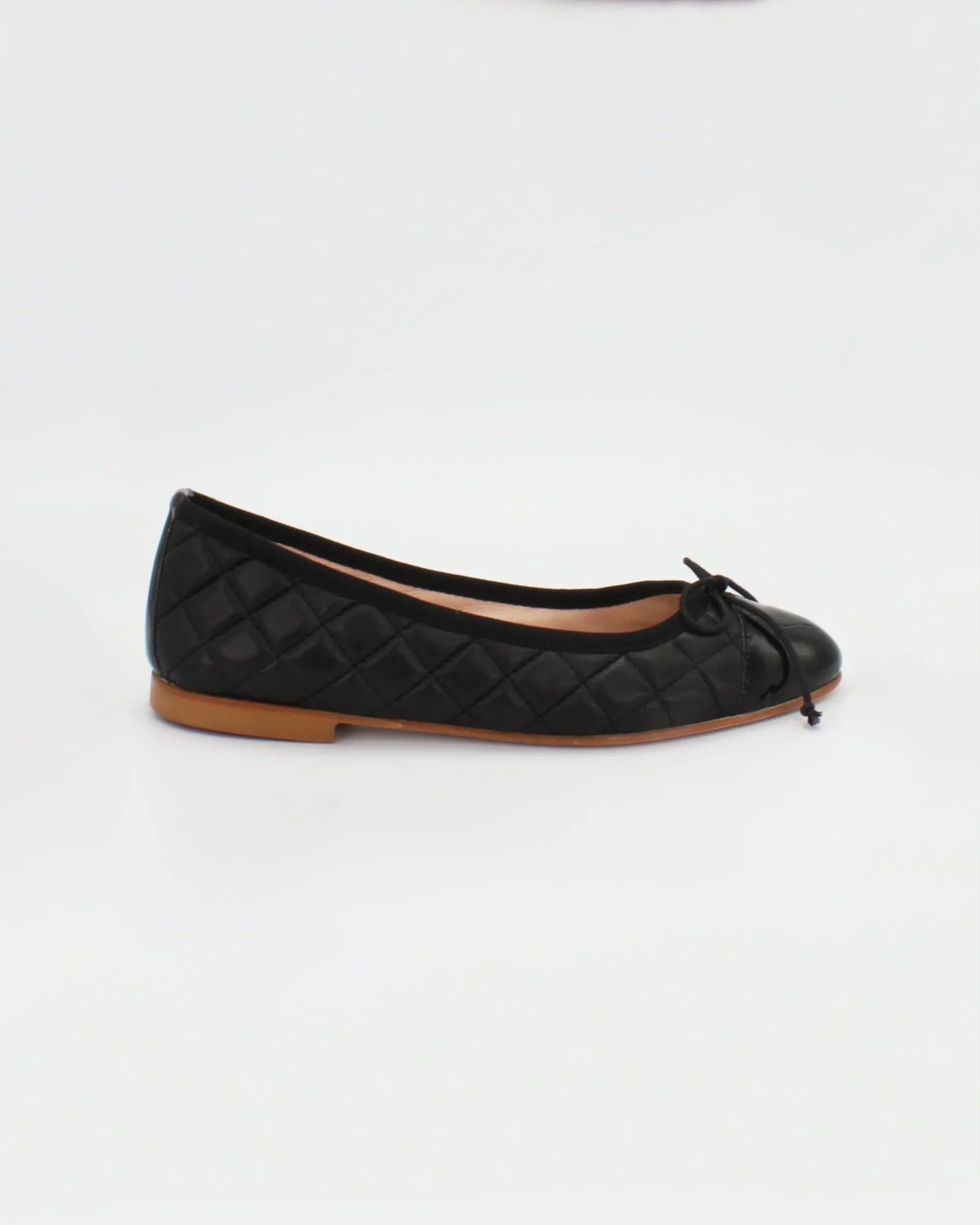 Shop Handmade Italian Leather ballerina pump in nero (ESE504) or browse our range of hand-made Italian shoes in leather or suede in-store at Aliverti Cape Town, or shop online. We deliver in South Africa & offer multiple payment plans as well as accept multiple safe & secure payment methods.