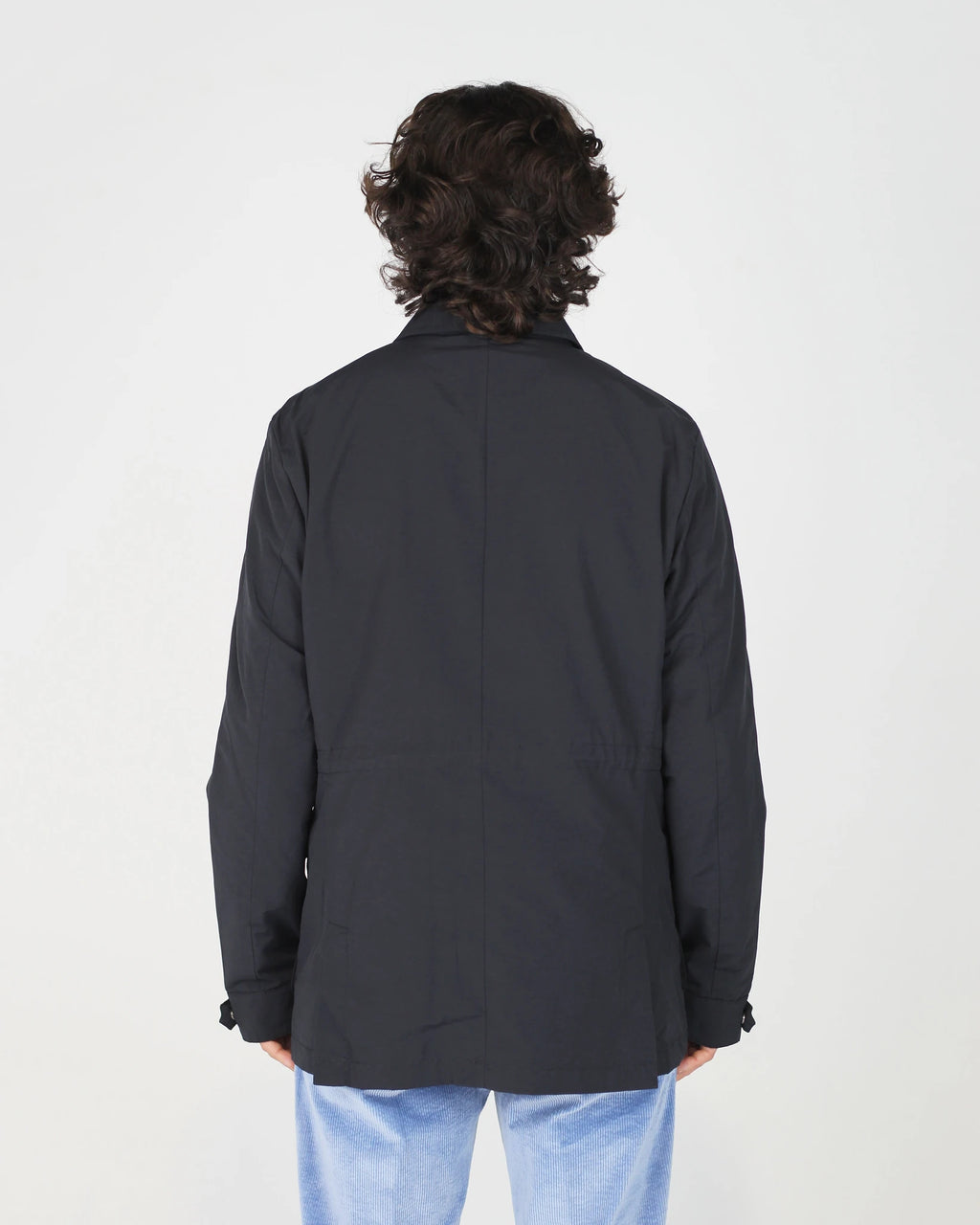 The Fusaro Antonio Rain Jacket in Sahara Blue is a sleek, functional layer built for unpredictable weather without compromising on style. Featuring a classic shirt collar, clean button-through front and a relaxed regular fit, this jacket transitions effortlessly from city streets to weekend adventures. The deep Sahara Blue tone makes it an easy layering piece over casual and smart-casual outfits alike.
