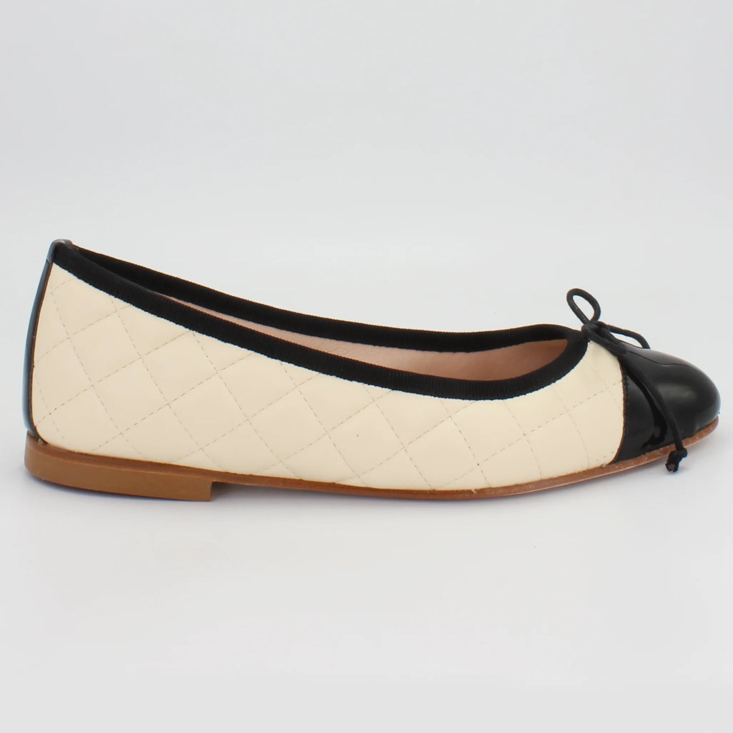 Shop Handmade Italian Leather ballerina pump in panna (E504) or browse our range of hand-made Italian shoes in leather or suede in-store at Aliverti Cape Town, or shop online. We deliver in South Africa & offer multiple payment plans as well as accept multiple safe & secure payment methods.