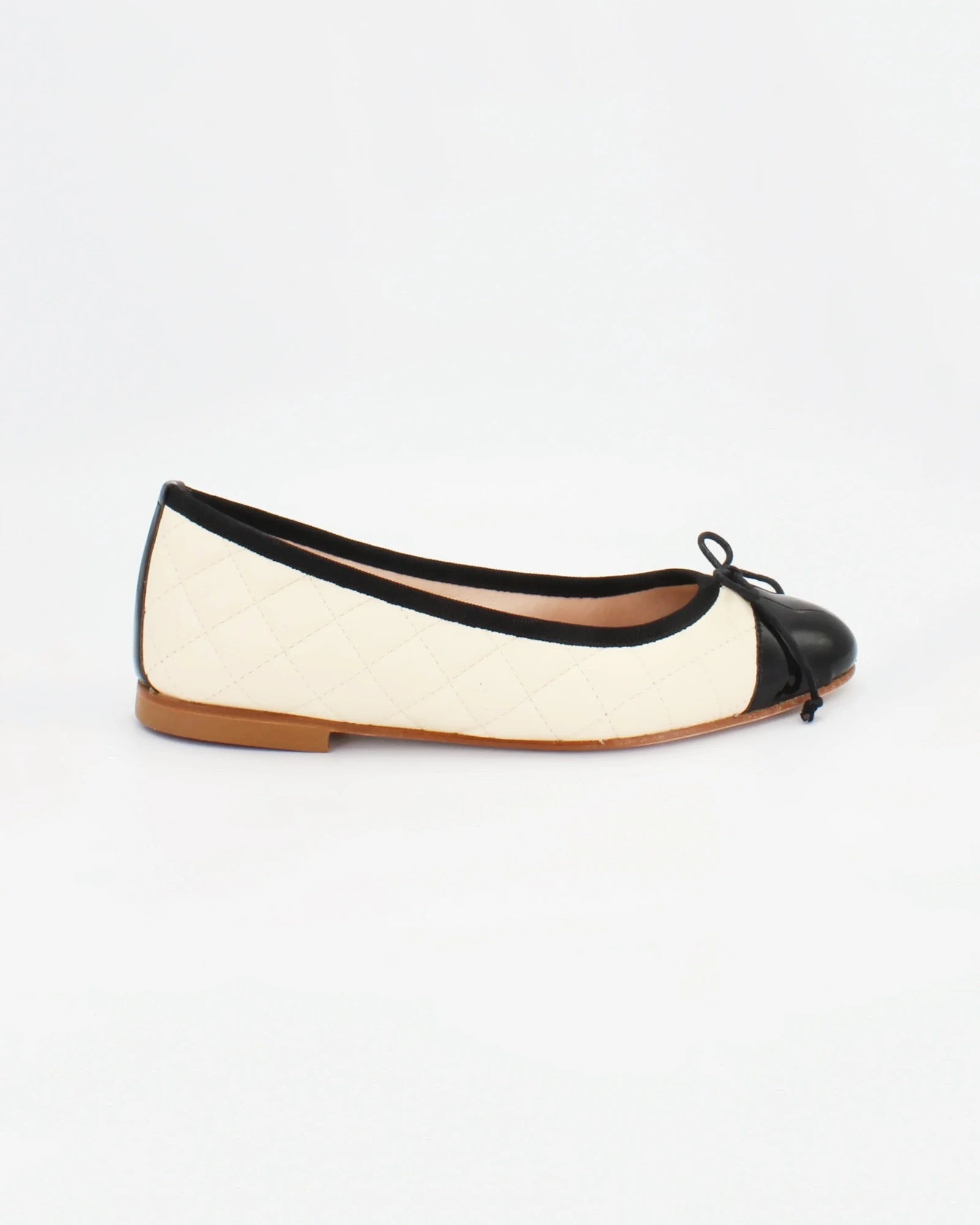 Shop Handmade Italian Leather ballerina pump in panna (ESE504) or browse our range of hand-made Italian shoes in leather or suede in-store at Aliverti Cape Town, or shop online. We deliver in South Africa & offer multiple payment plans as well as accept multiple safe & secure payment methods.