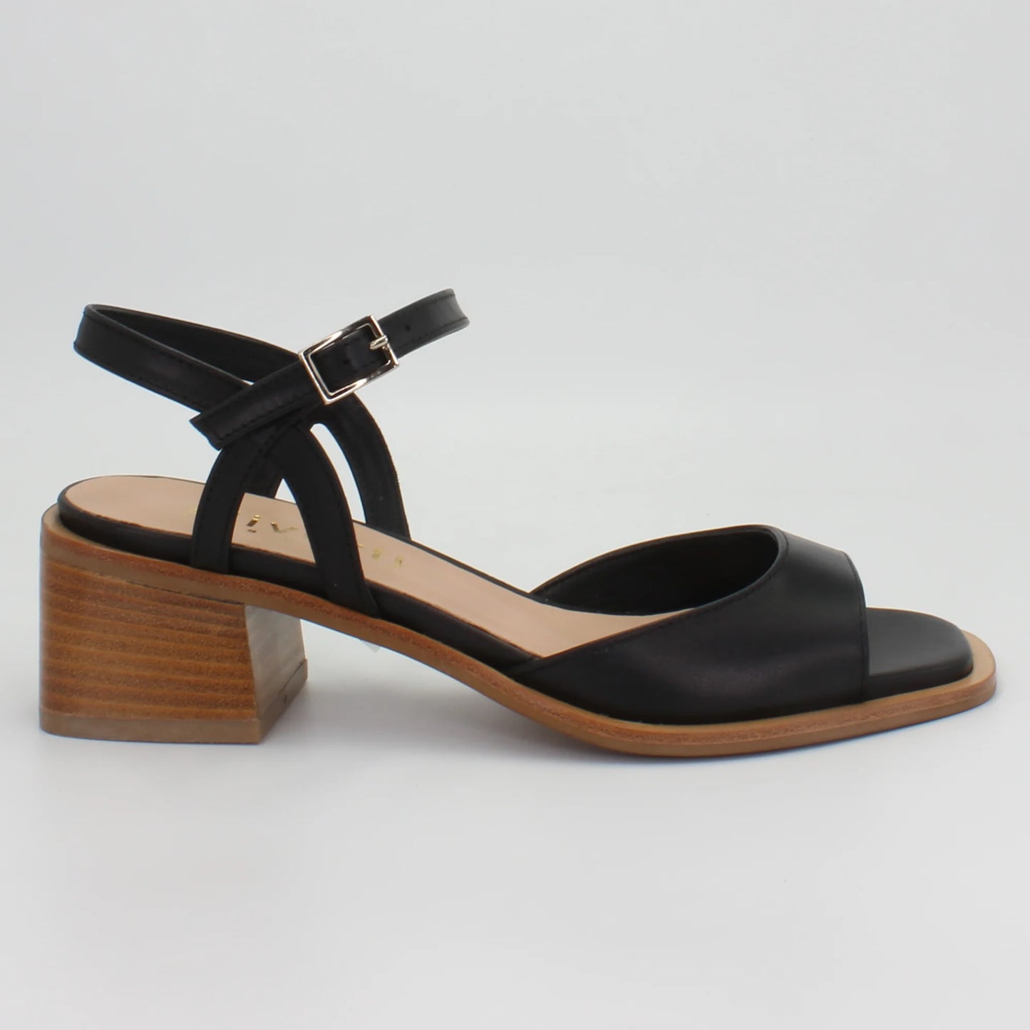 Shop Handmade Italian Leather block heel in nero nappa (WILMA2) or browse our range of hand-made Italian shoes in leather or suede in-store at Aliverti Cape Town, or shop online. We deliver in South Africa & offer multiple payment plans as well as accept multiple safe & secure payment methods.