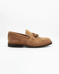 Men's Tassle Moccasin in Leather Suede Sabbia Beige is a refined slip-on with a distinctly classic character. Sand Beige Suede and a signature tassel detail give this loafer an effortlessly polished look, while the tan rubber sole adds a casual contrast finish.

Dress it up with tailored trousers or keep it casual with dark chinos — it works either way.

Features:

Style: Moccasin
Feature: Tassle
Colour: Sabbia
Material: Calf Leather Suede
Sole Material: Rubber


Code: MER7013

Made In Italy.