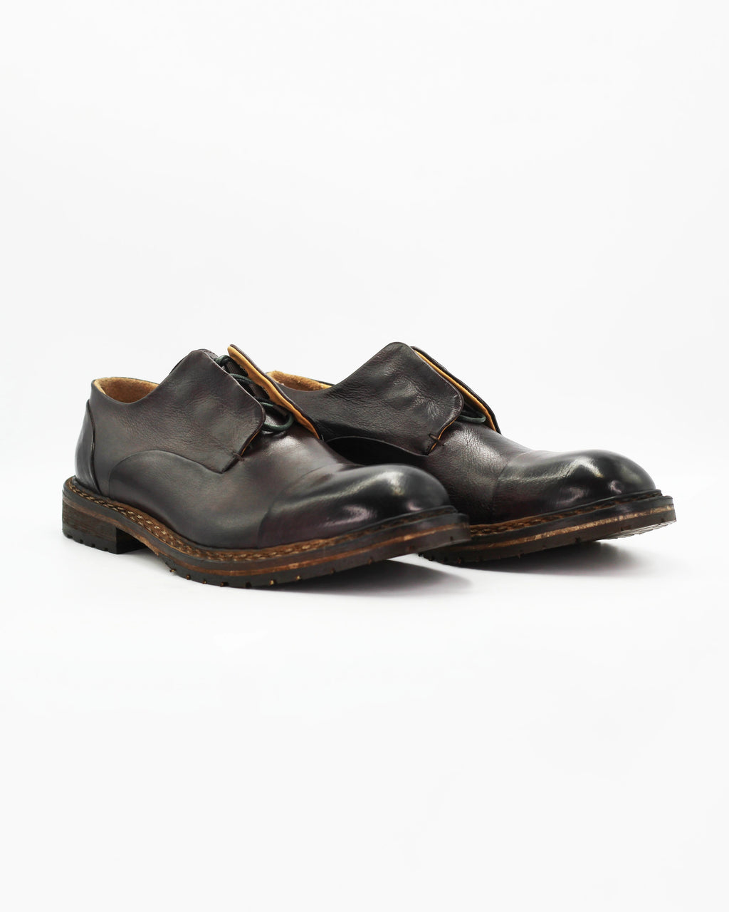 The Men's Derby in Leather Bronzato Dark Brown&nbsp;is a rugged yet refined lace-up with a rich, lived-in finish. The dark brown leather develops over time, giving each pair its own unique character.

A versatile shoe that sits comfortably between smart and casual — wear it with anything from tailored trousers to weekend denim.

Style: Derby
Feature: Double Lace&nbsp;
Colour: Bronzato Dark Brown
Material: Calf Leather
Sole Material: Leather

Code: JPU36526/270

Made in Italy