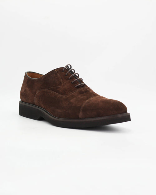 The Men's Oxford in Leather Suede Testa Di Moro&nbsp;is a refined take on a casual classic. The deep, rich suede upper gives it a luxurious texture and a subtle sophistication, while the clean derby silhouette keeps things understated and versatile.

Works equally well dressed up or down.

Style: Oxford
Colour: Testa Di Moro
Material: Calf Leather Suede
Sole Material: Rubber

Code: MER6649

Made in Italy