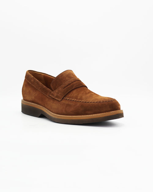 The Men's Penny Moccasin in Suede Brown is a clean, unfussy slip-on that never goes out of style. The rich dark brown suede upper and signature penny strap keep the look classic, while the contrast sole adds a refined finishing touch.

Effortlessly versatile — wear it with tailored trousers, chinos, or casual denim.&nbsp;
Style: Moccasin
Feature: Penny Feature
Colour: Marrone Tan
Material: Calf Leather Suede
Sole Material: Rubber

Code: MER8395

Made in Italy