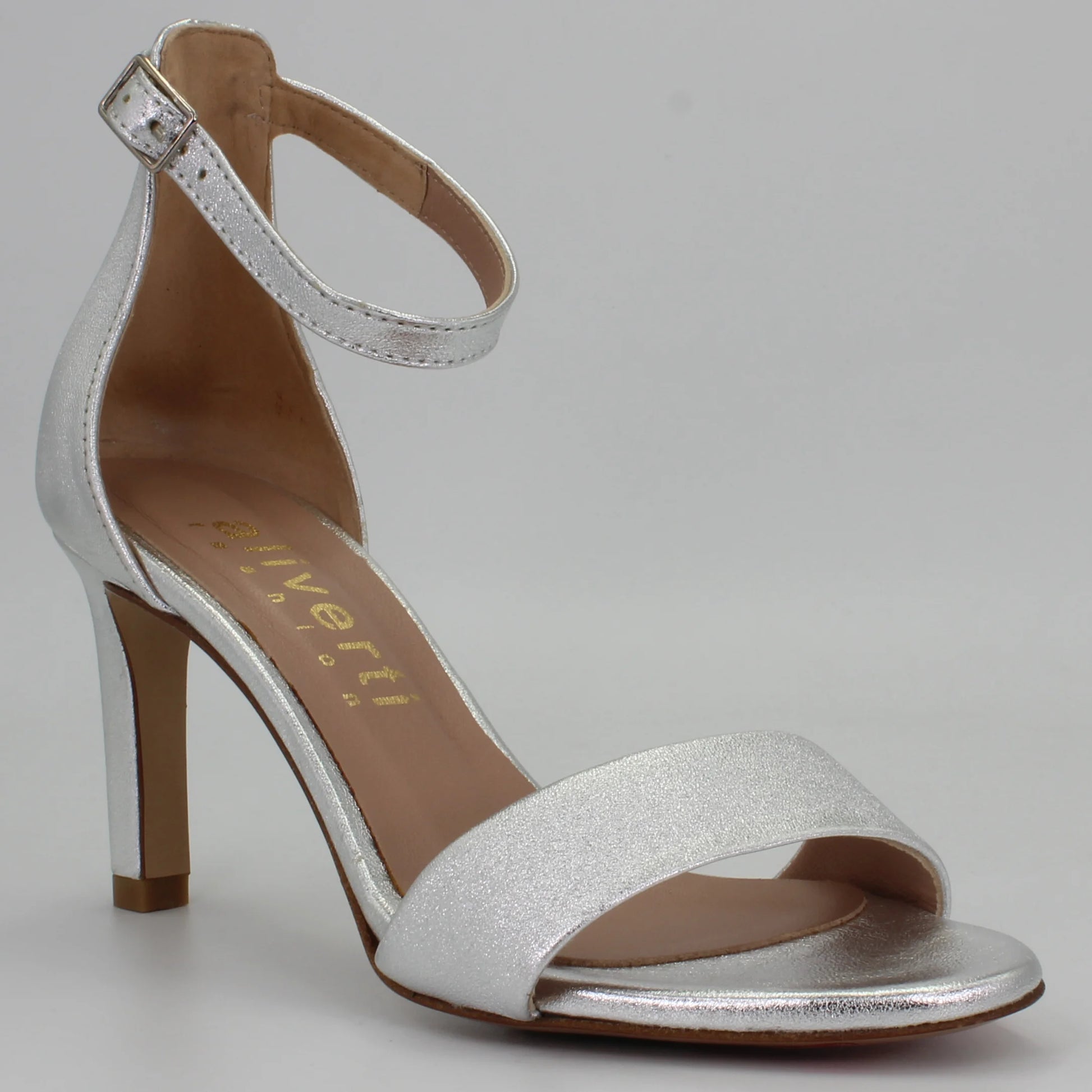 Shop Handmade Italian Leather high heel in platinum (ALCORY16) or browse our range of hand-made Italian shoes in leather or suede in-store at Aliverti Cape Town, or shop online. We deliver in South Africa & offer multiple payment plans as well as accept multiple safe & secure payment methods.