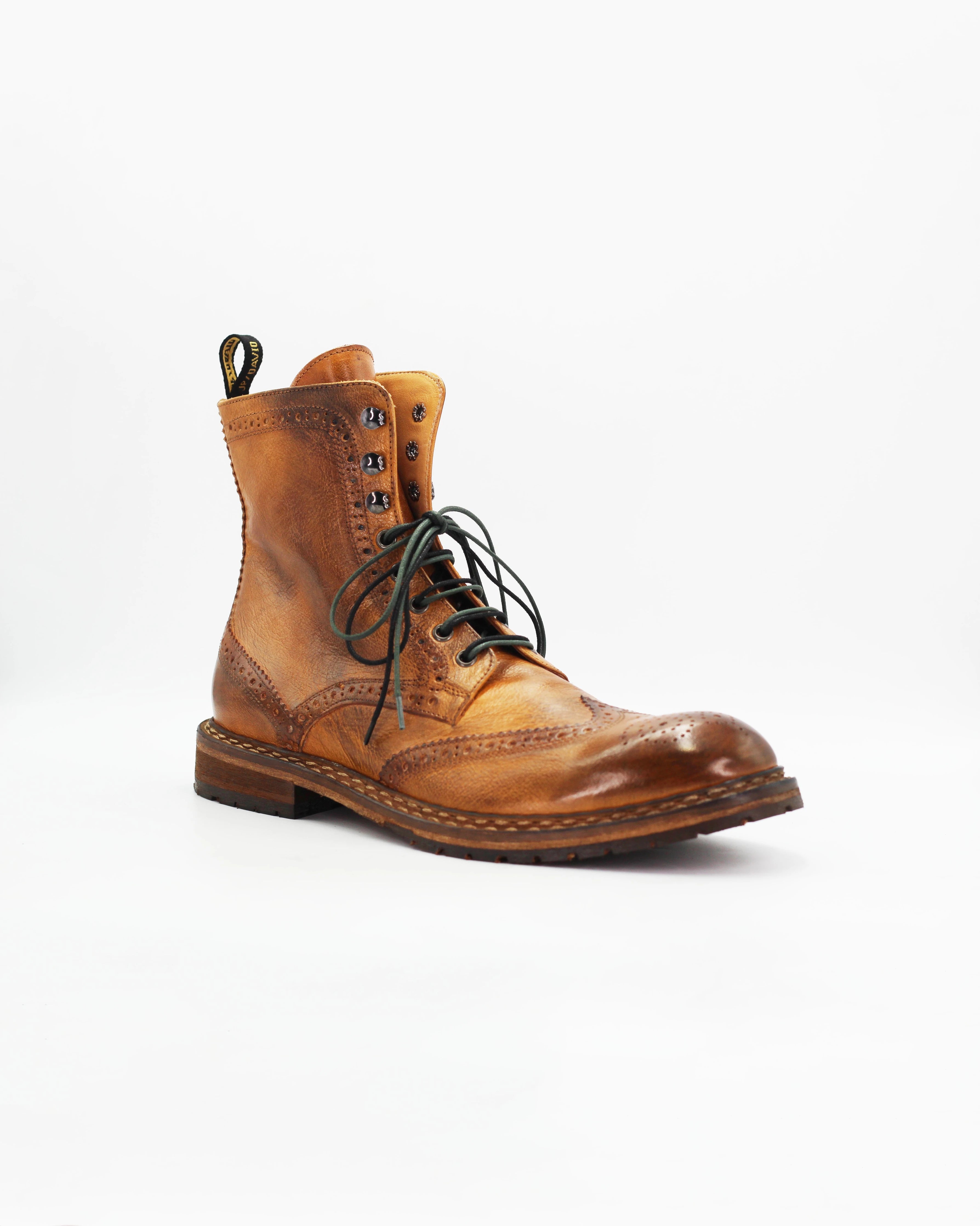 The Men's Brogue Ankle Boot in Leather Tan&nbsp;is a rugged yet refined lace-up boot crafted from rich cognac leather with a beautifully worn-in finish. Pairs perfectly with cuffed chinos, cords, or denim.

&nbsp;
Style: Ankle Boot
Feature: Brogue
Colour: Tan
Material: Calf Leather
Sole Material: Rubber

Code: JPU36526/260

Made in Italy