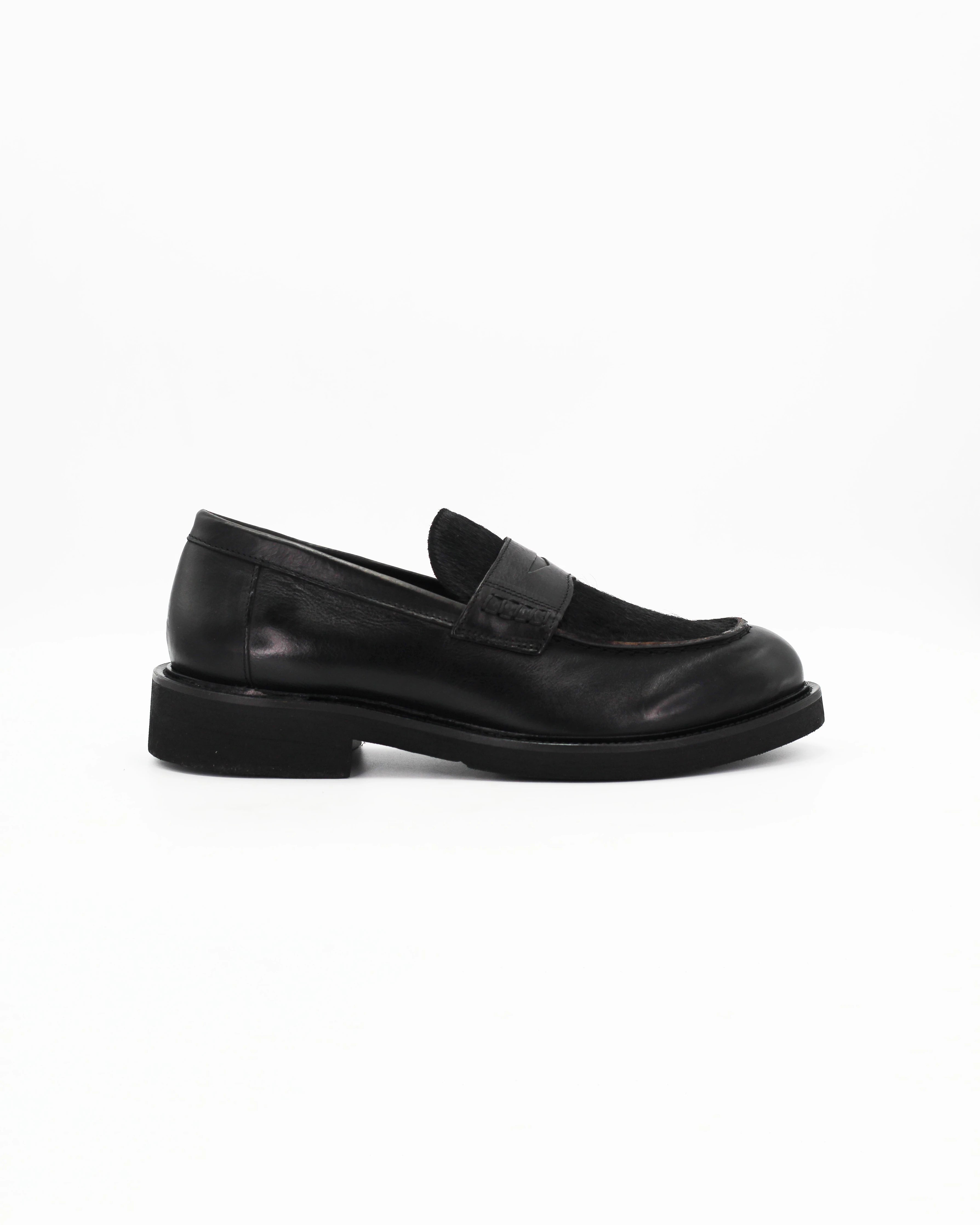 Women's Fur Loafer in Leather Nero
