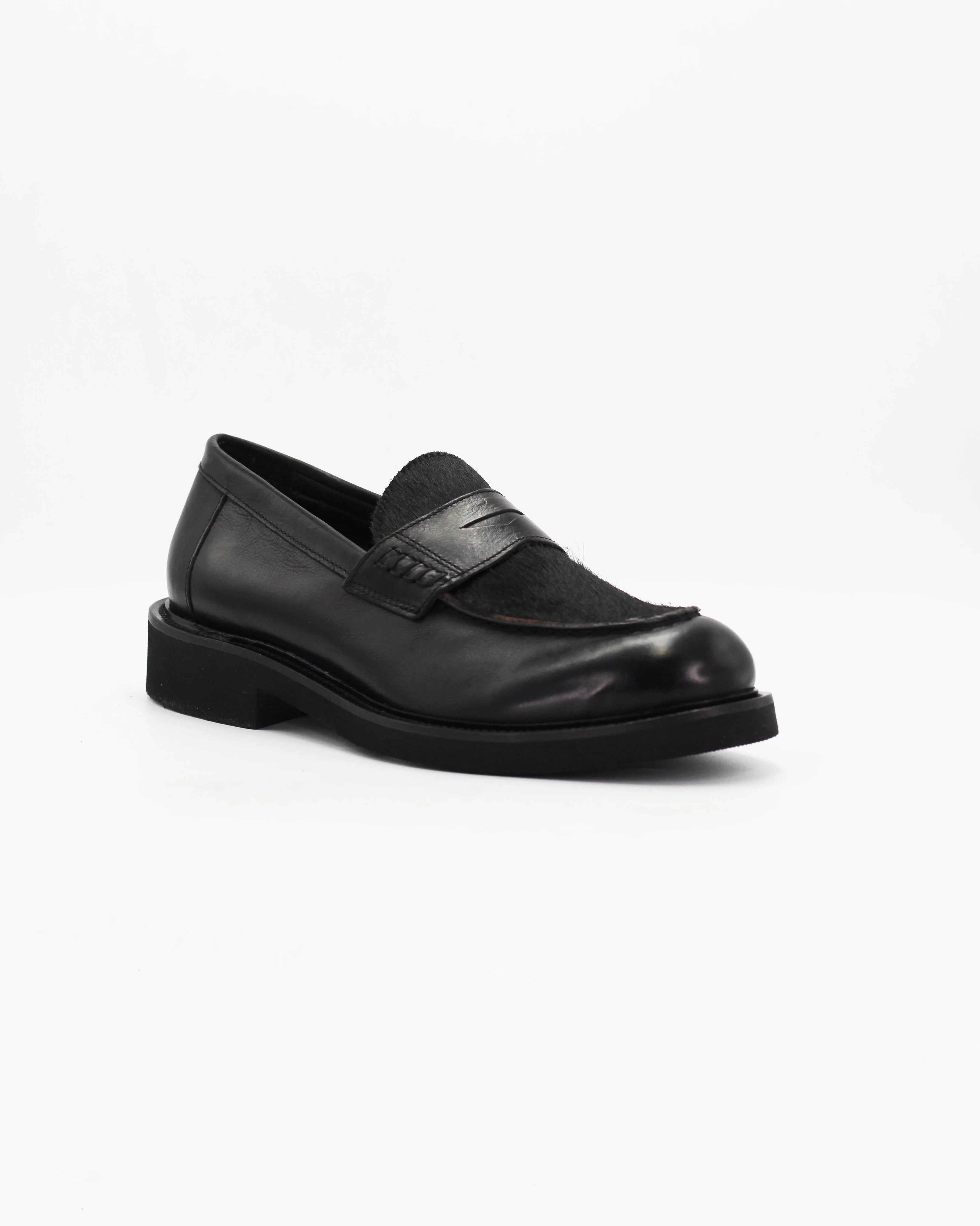 Women's Fur Loafer in Leather Nero