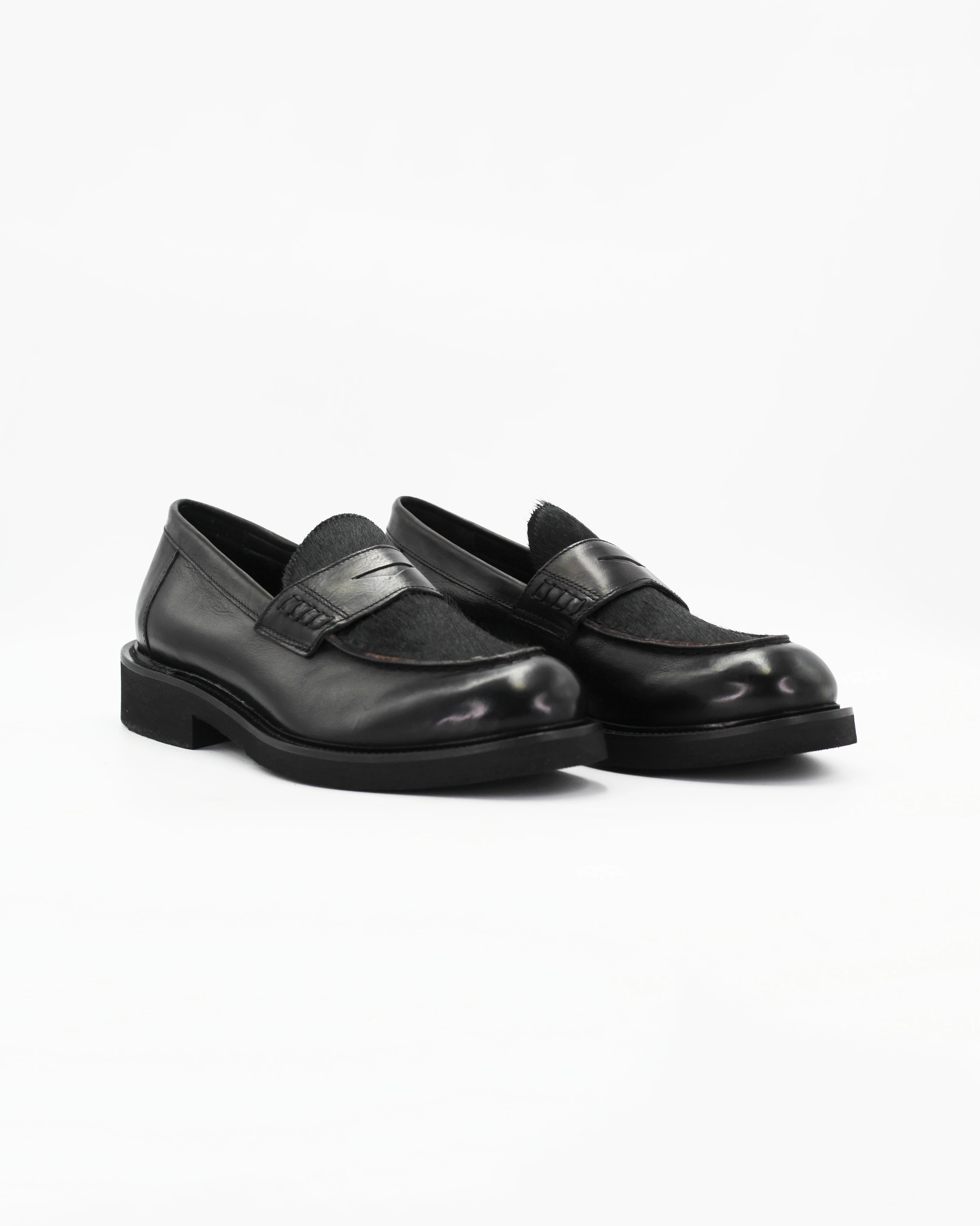 Women's Fur Loafer in Leather Nero