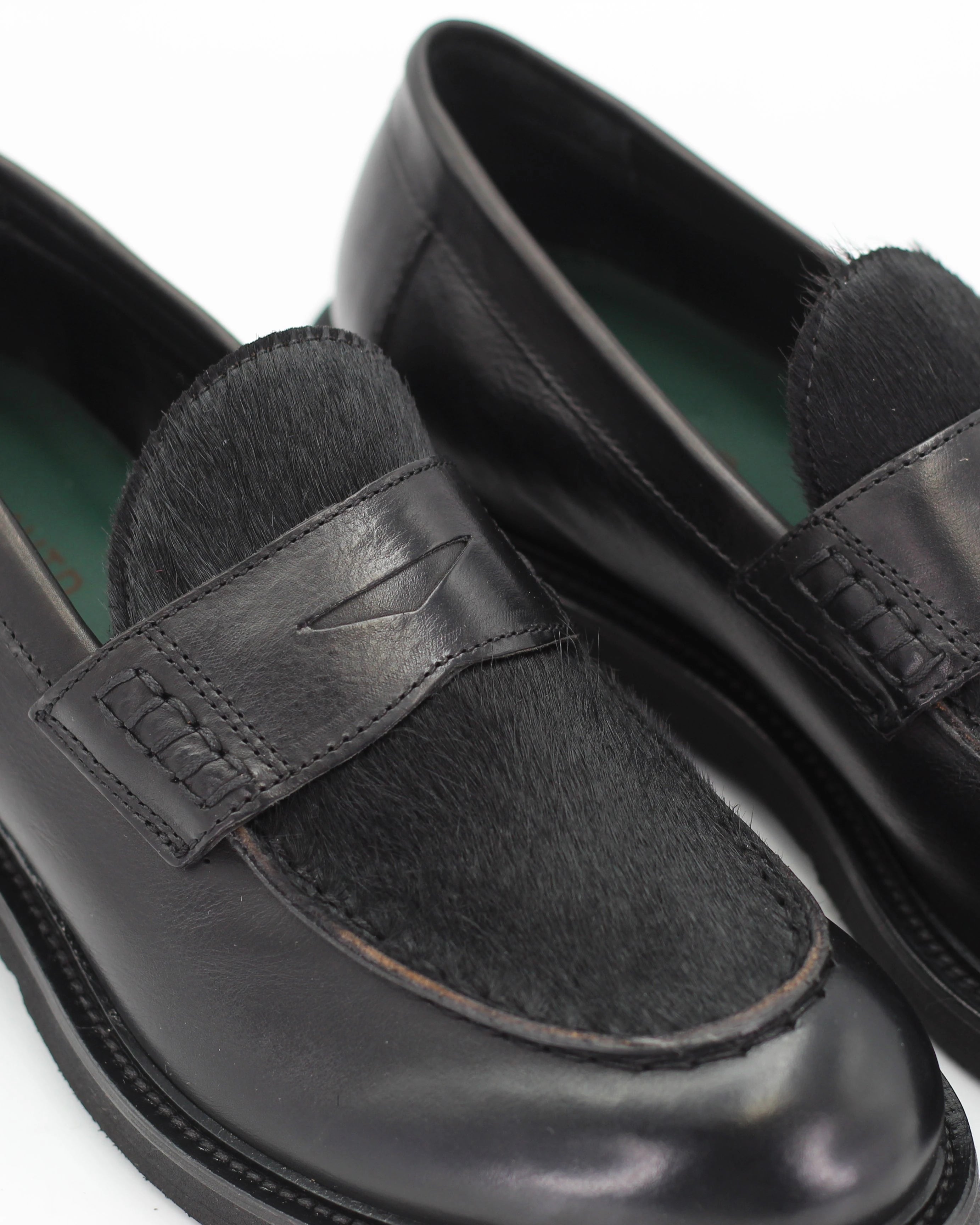 Women's Fur Loafer in Leather Nero